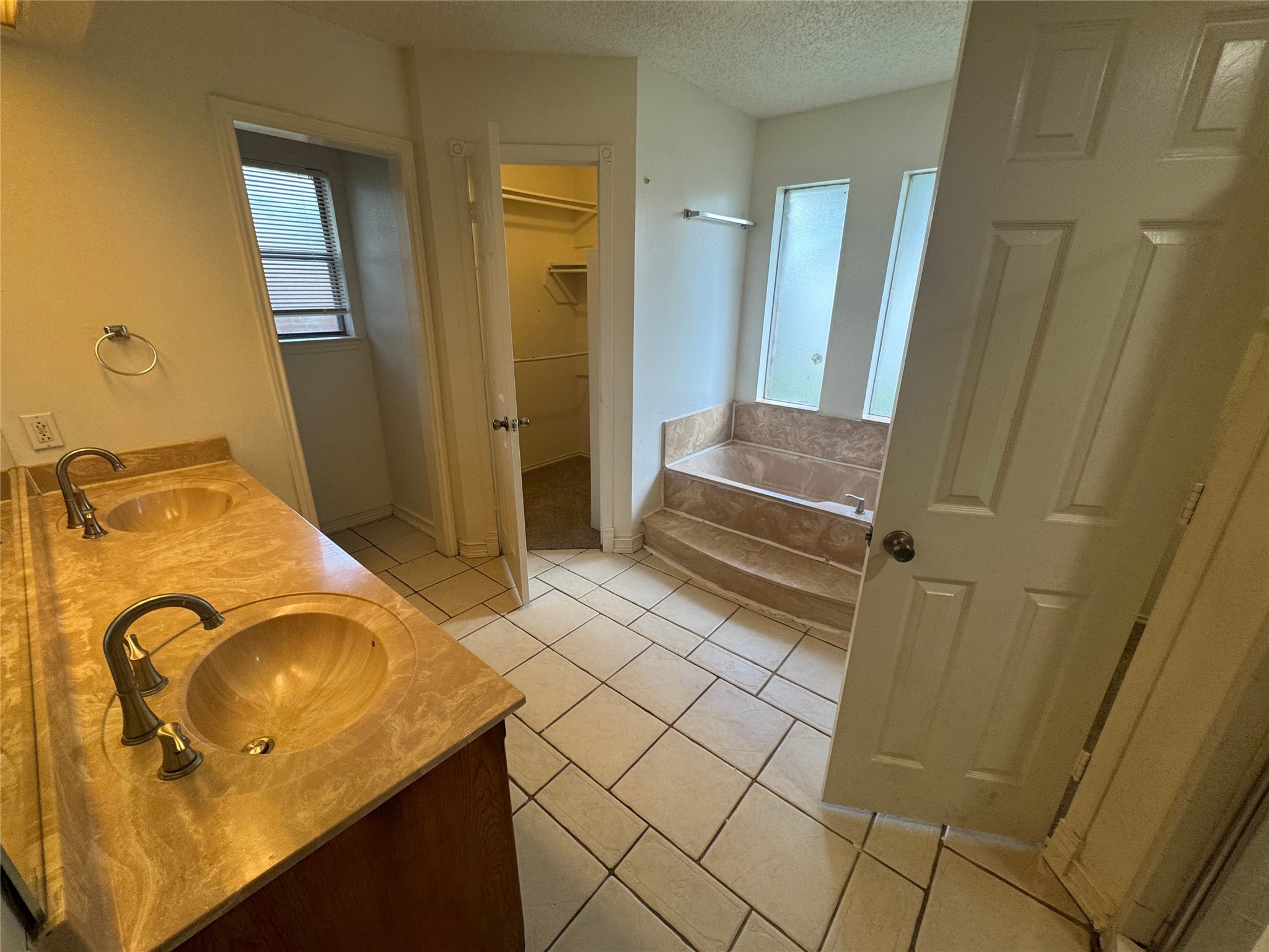 1940 Willow Vale Drive Fort Worth TX 76134