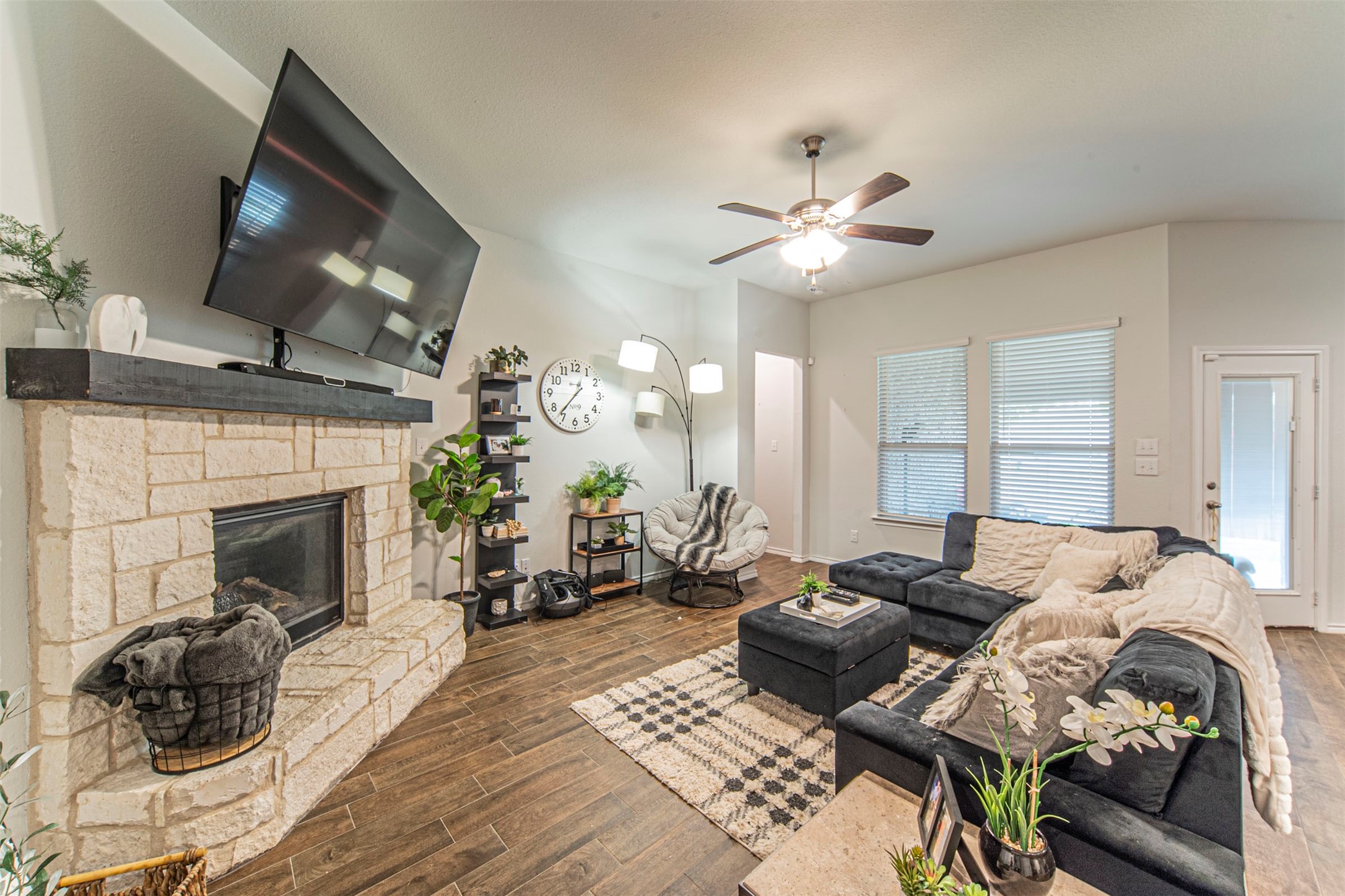 1338 Winding Hollow Drive Grand Prairie TX 75052