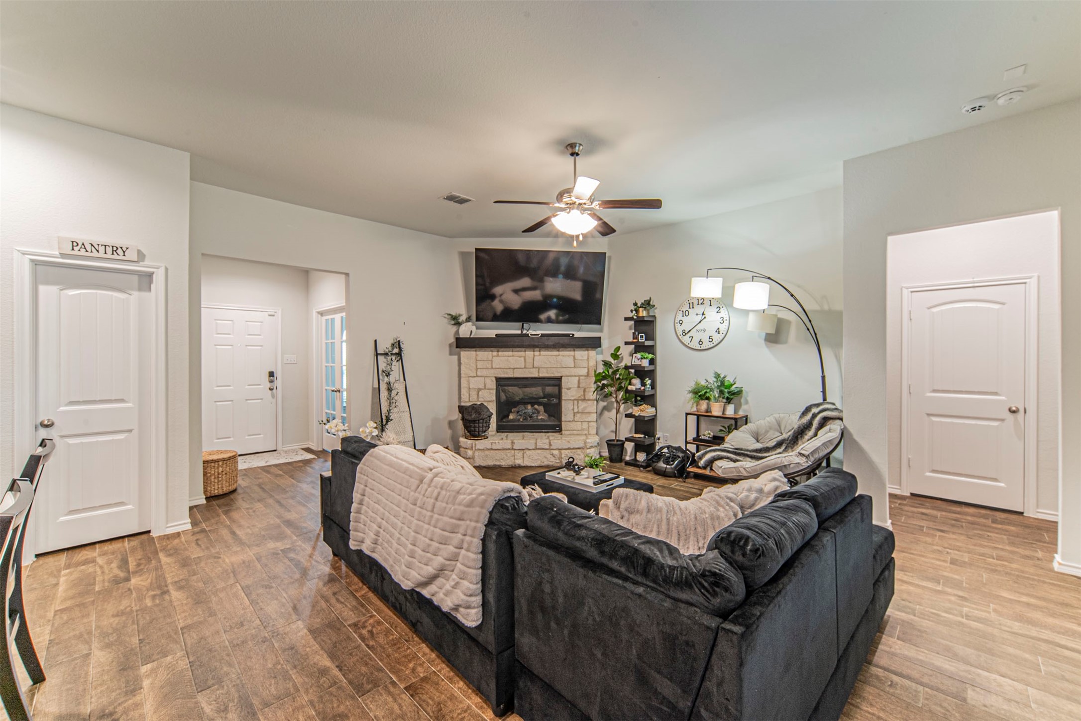 1338 Winding Hollow Drive Grand Prairie TX 75052