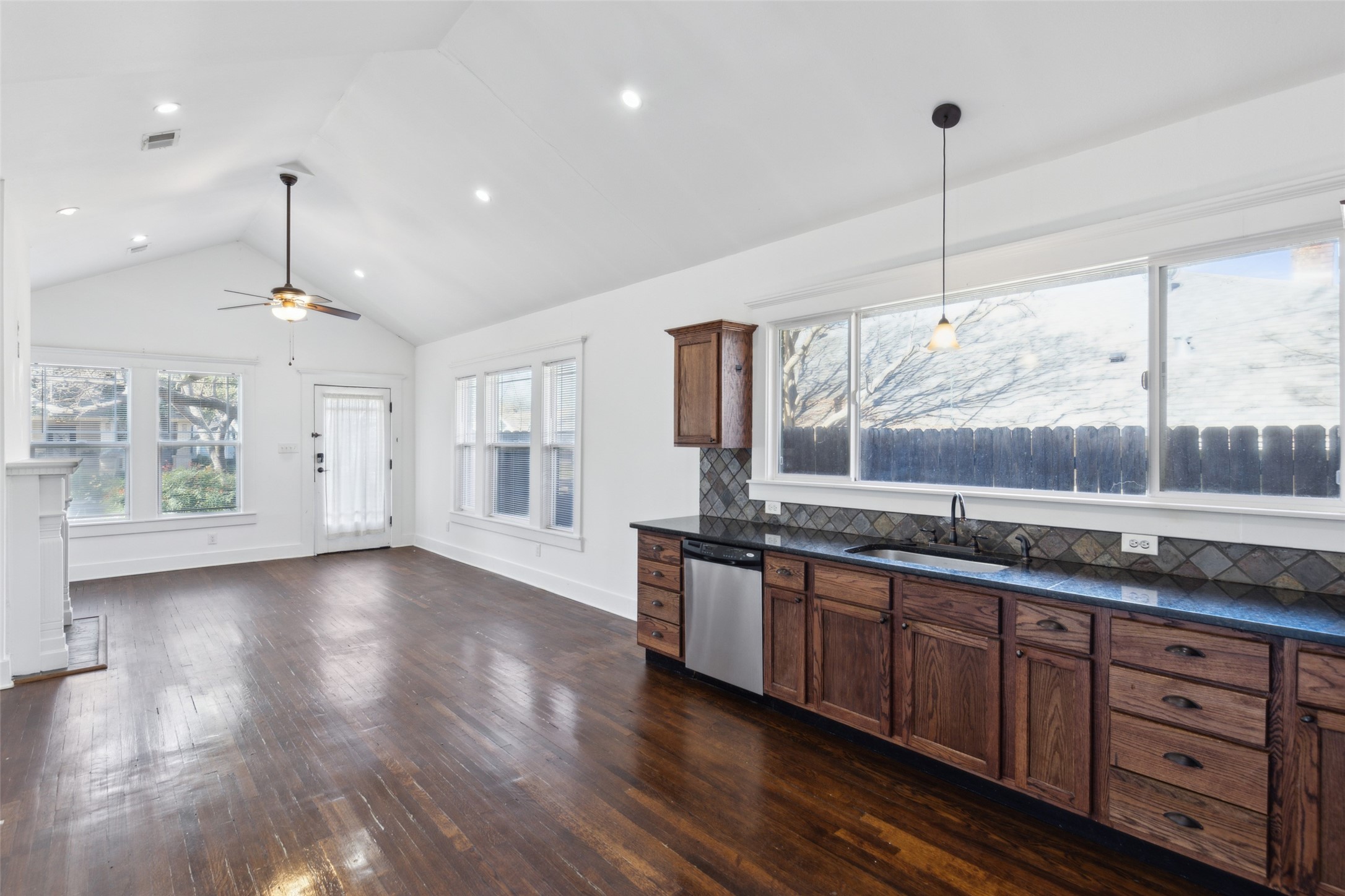 1008 Haines Avenue Dallas TX 75208
