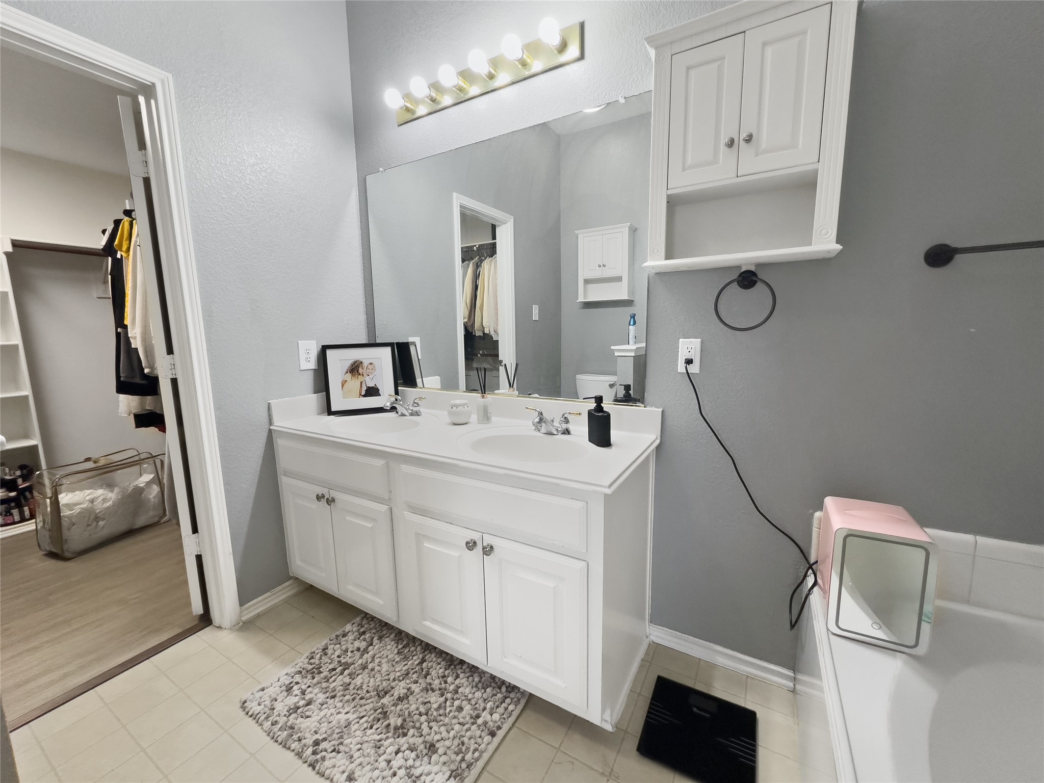2823 Brookhurst Drive Grand Prairie TX 75052
