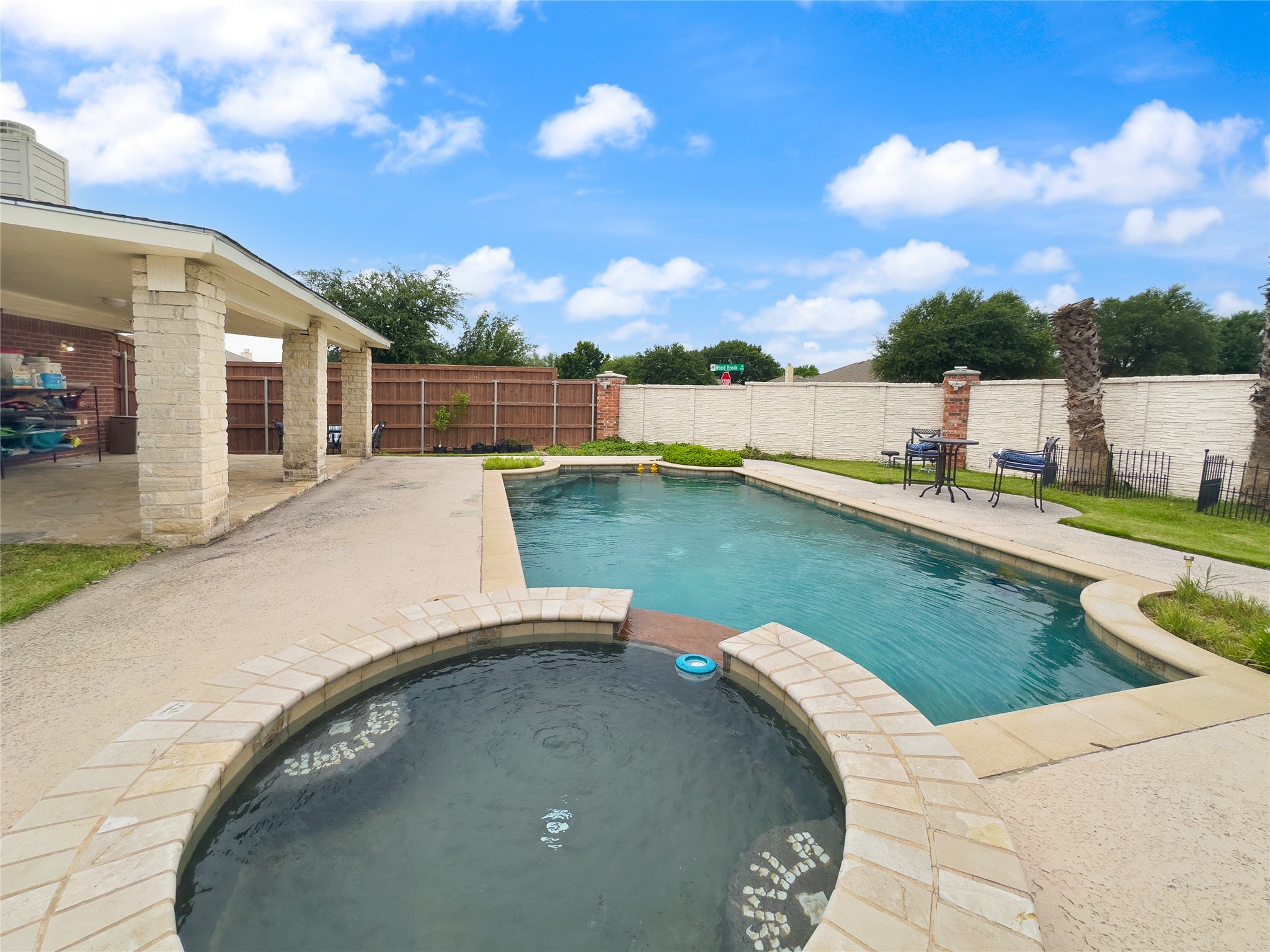 2823 Brookhurst Drive Grand Prairie TX 75052