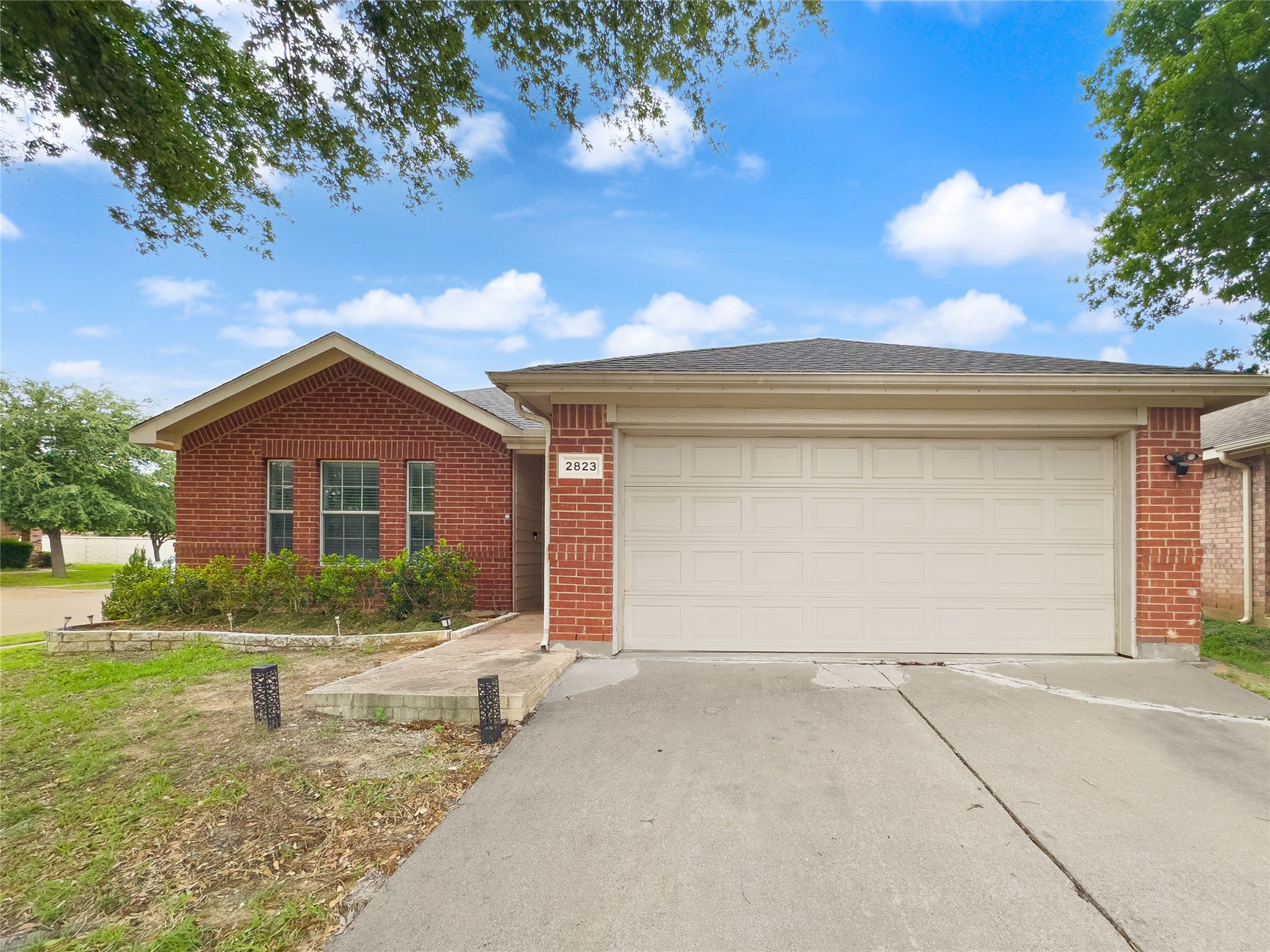 2823 Brookhurst Drive Grand Prairie TX 75052