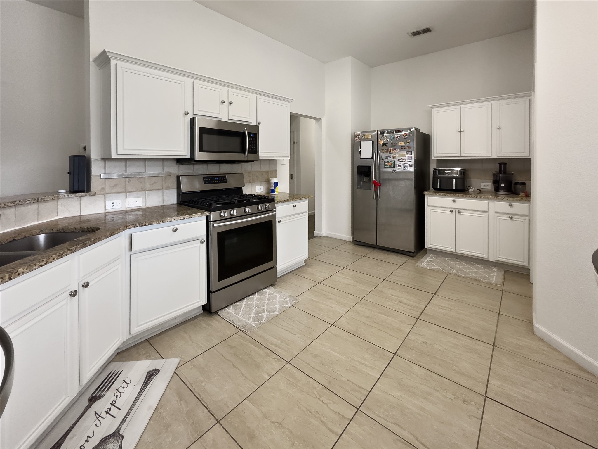 2823 Brookhurst Drive Grand Prairie TX 75052