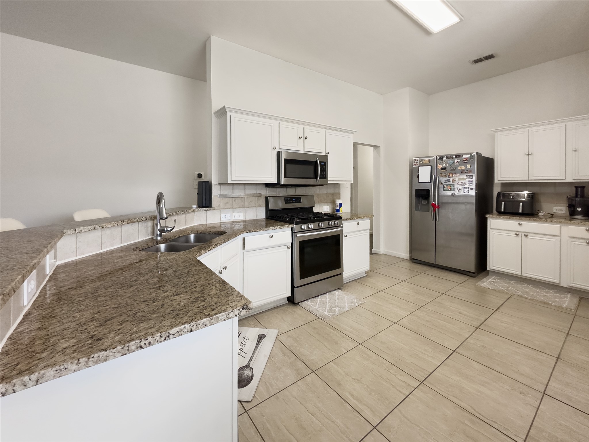 2823 Brookhurst Drive Grand Prairie TX 75052