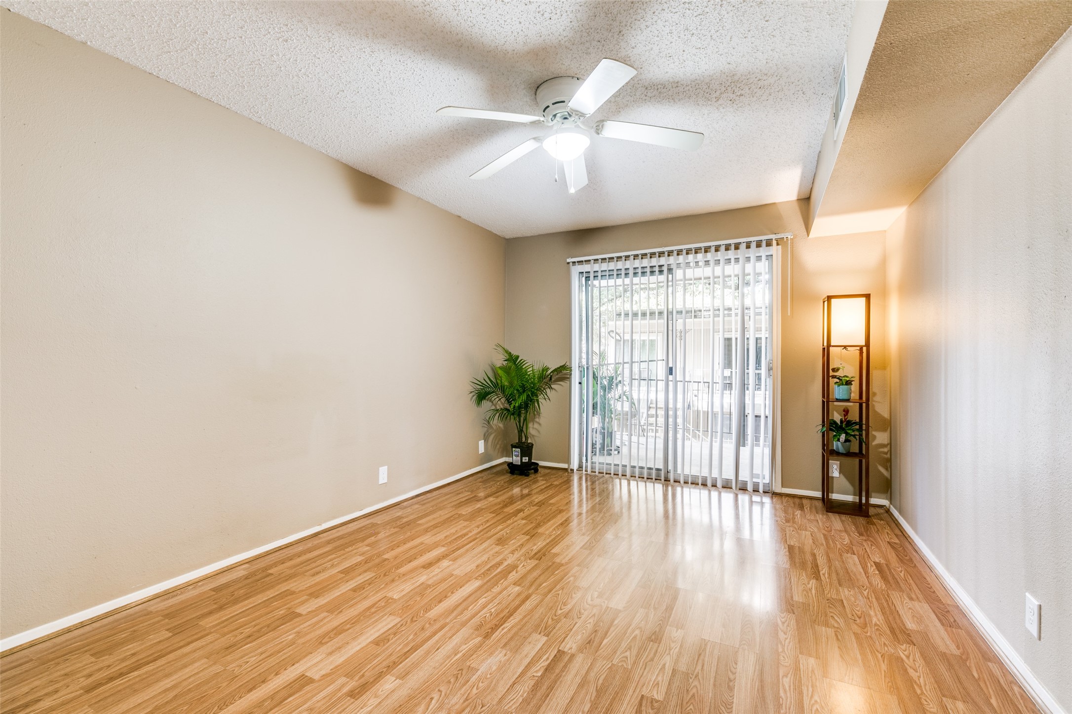 5322 Fleetwood Oaks Avenue Dallas TX 75235