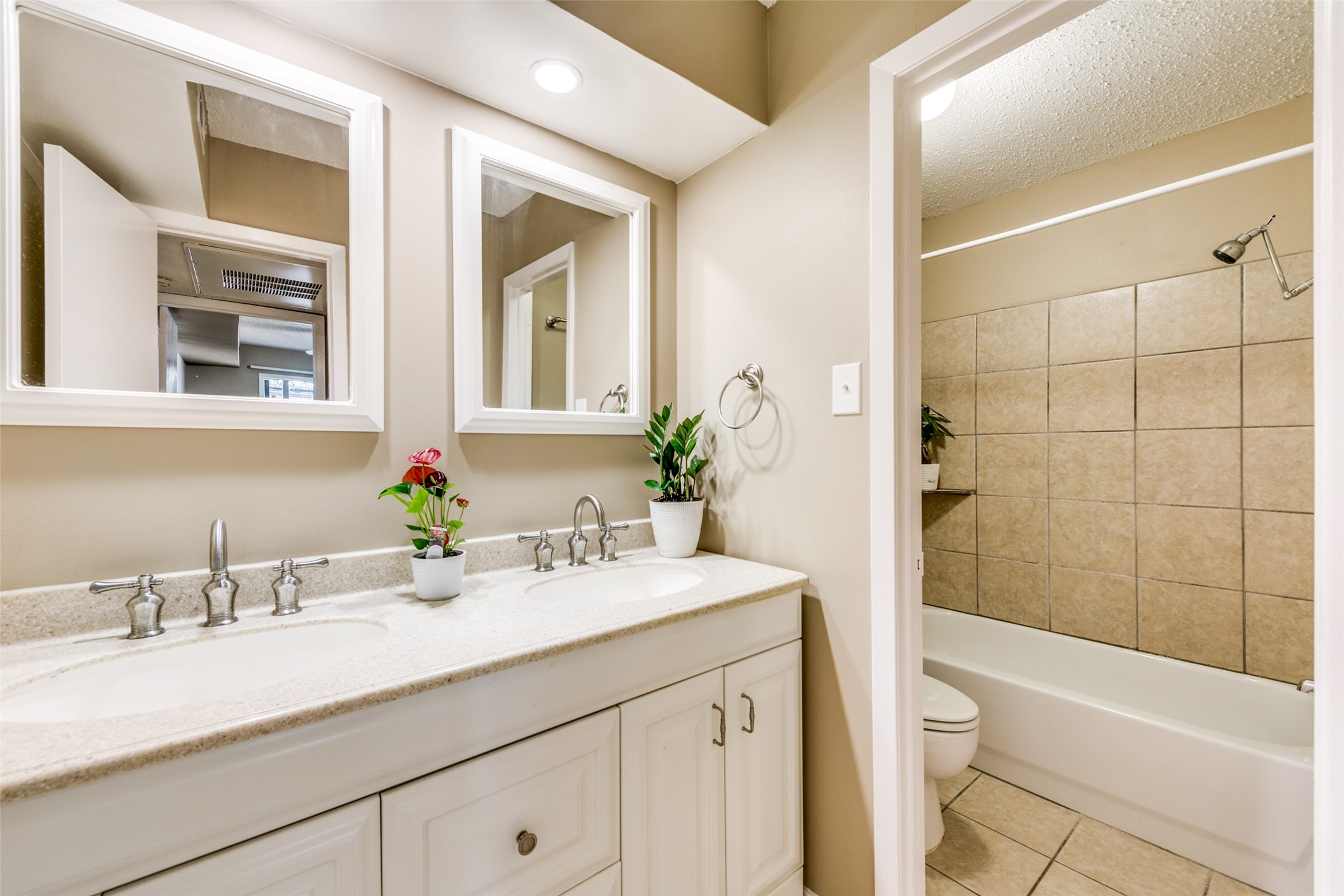 5322 Fleetwood Oaks Avenue Dallas TX 75235