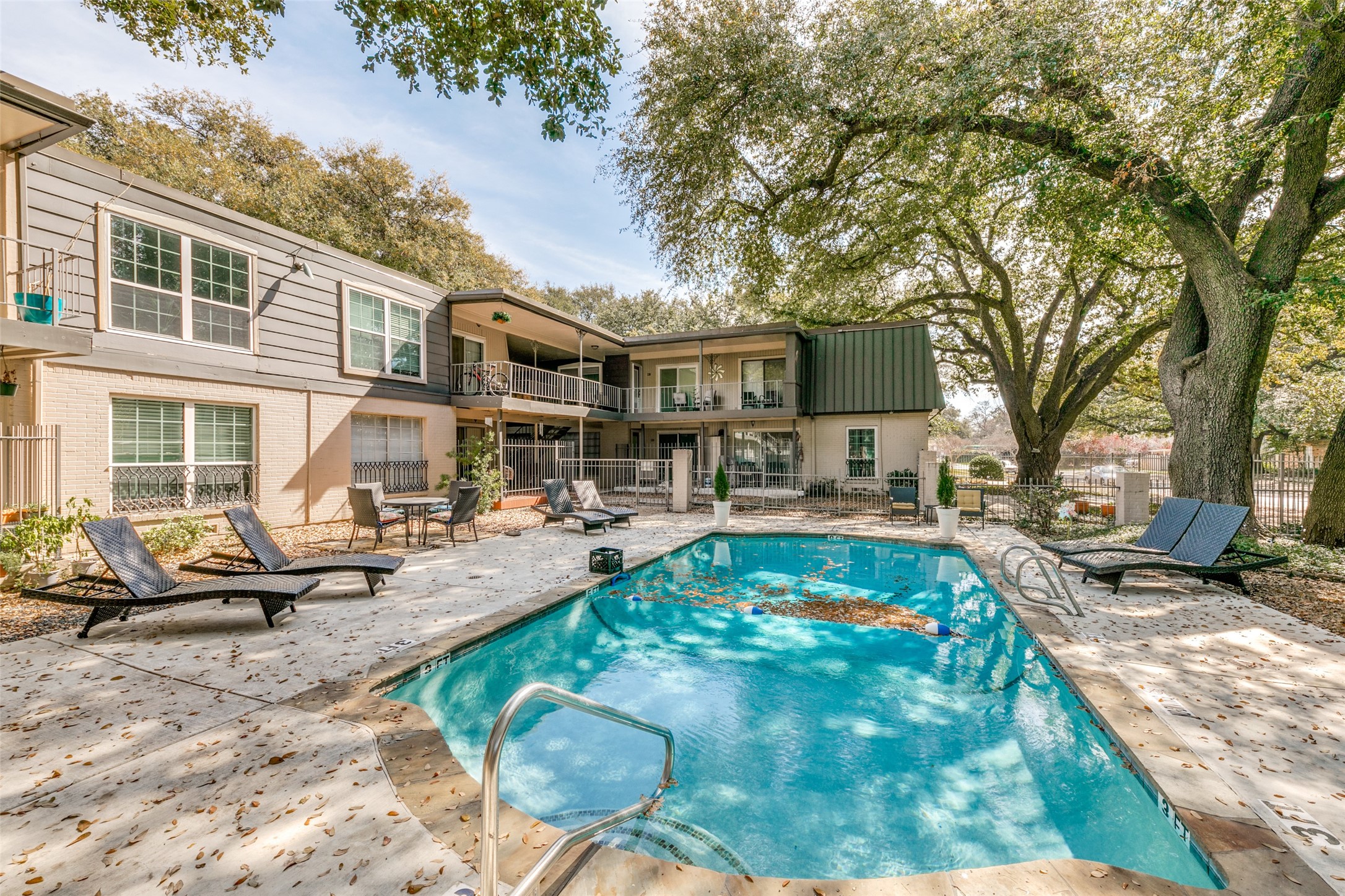 5322 Fleetwood Oaks Avenue Dallas TX 75235