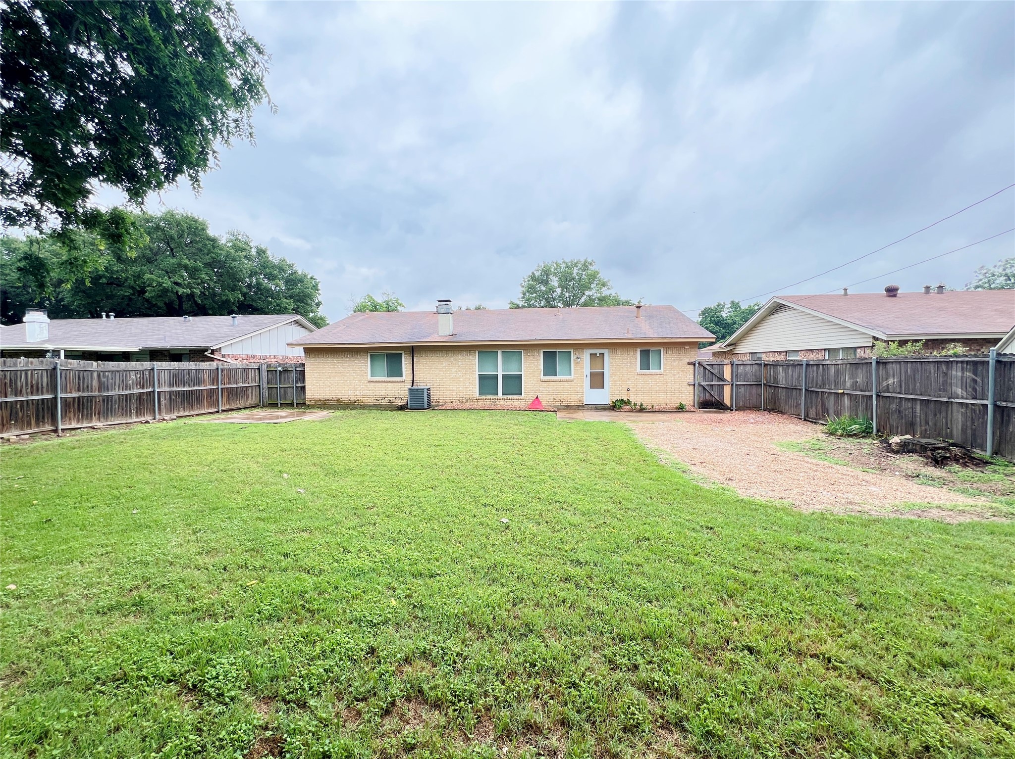 2121 Spanish Trail Irving TX 75060