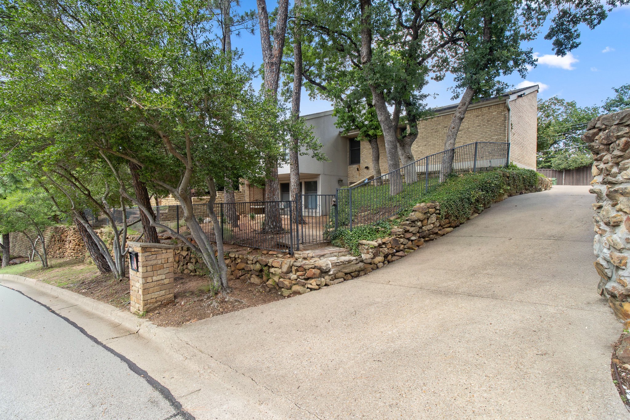 905 Crowley Road Arlington TX 76012