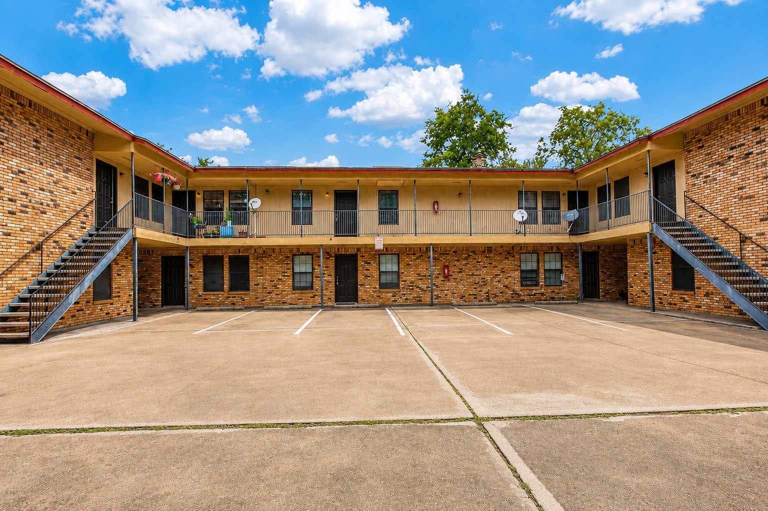 1108 N Elm Street Denton TX 76201