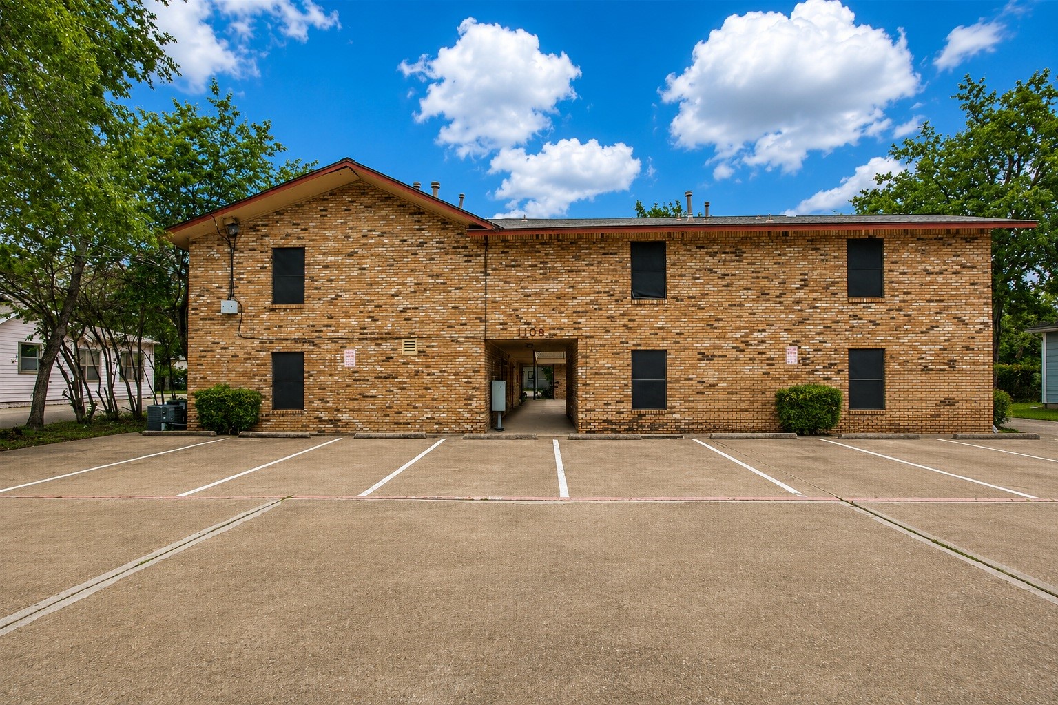 1108 N Elm Street Denton TX 76201