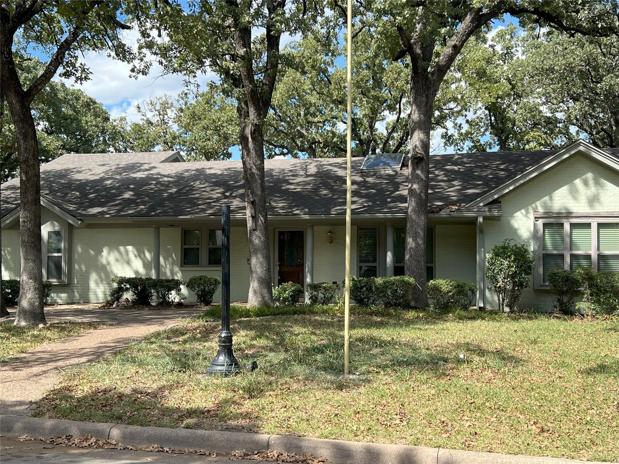 208 Shelmar Drive Euless TX 76039