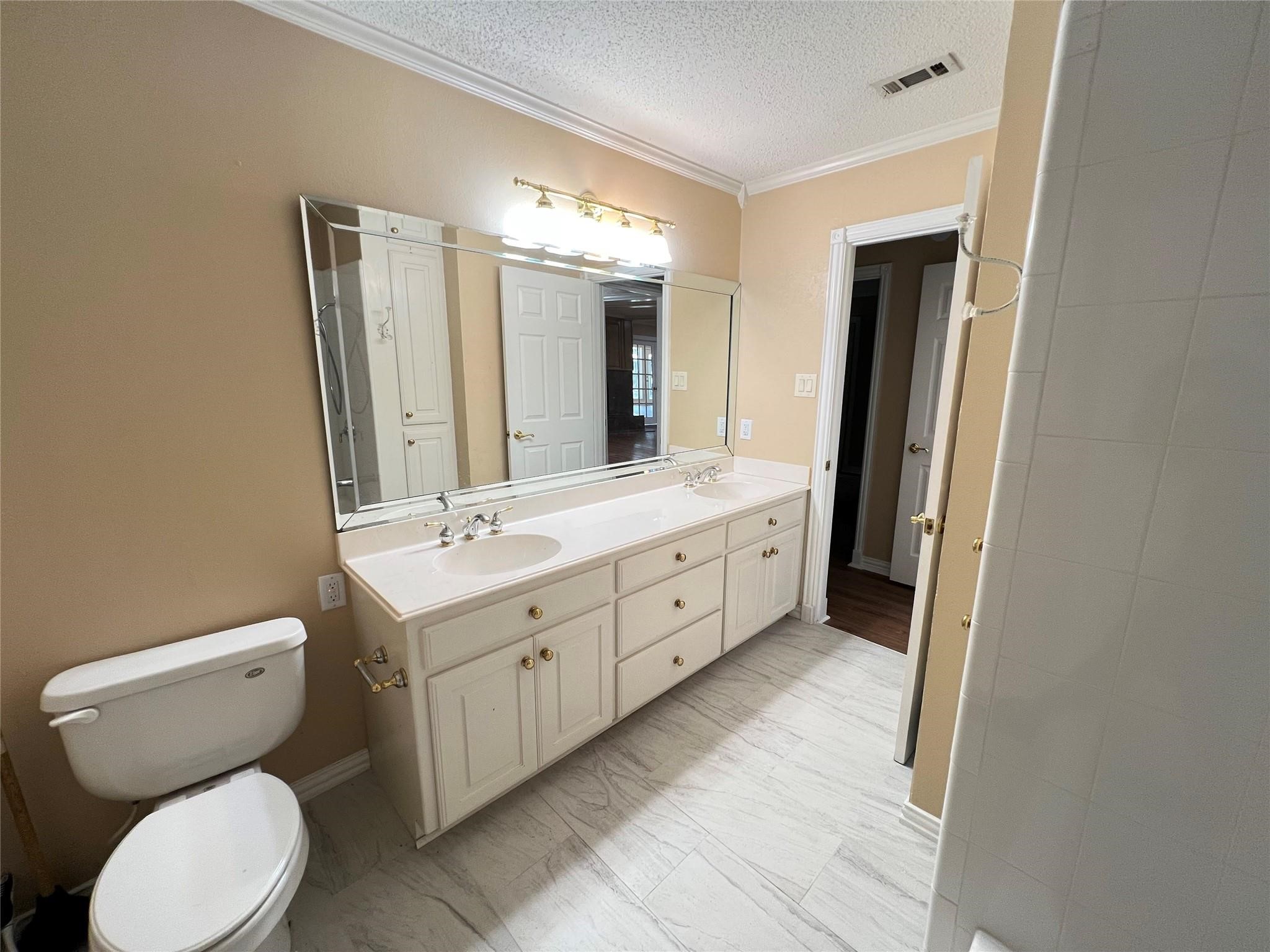 208 Shelmar Drive Euless TX 76039