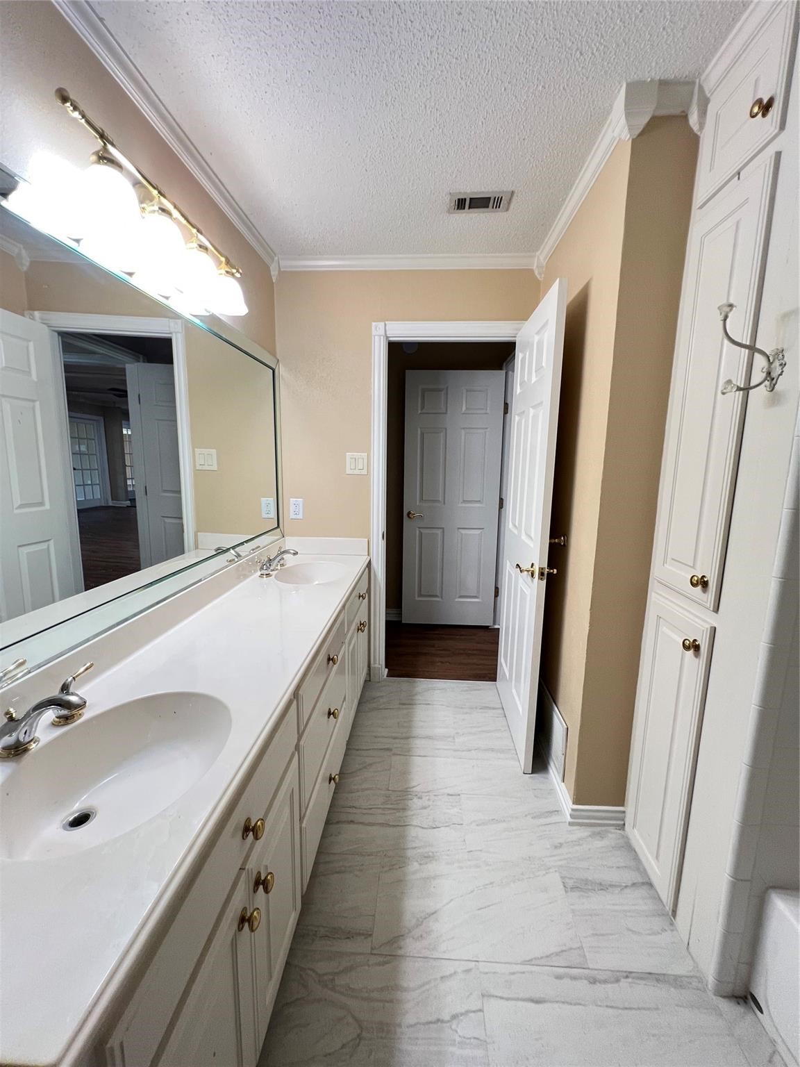 208 Shelmar Drive Euless TX 76039