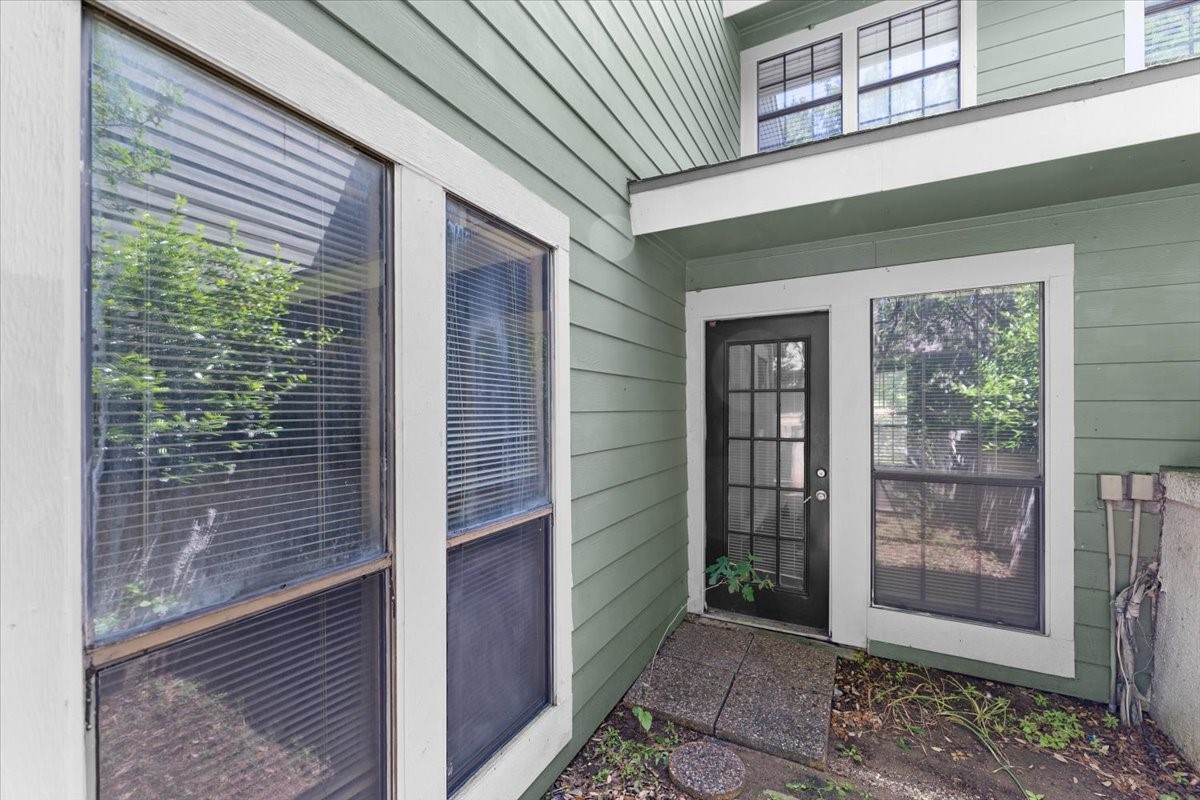 9621 Walnut Street Dallas TX 75243