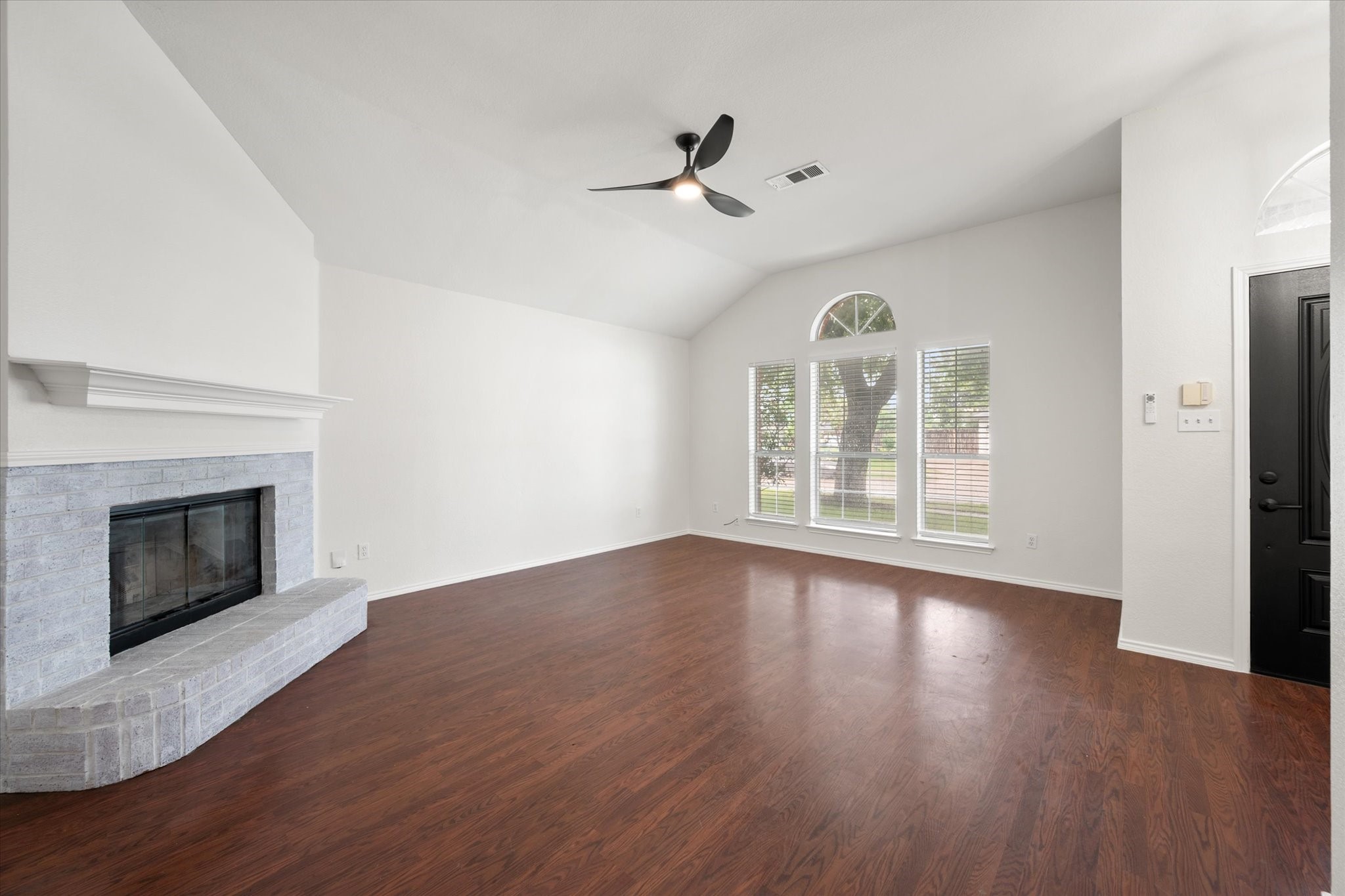 1627 Wintercrest Road Grand Prairie TX 75052