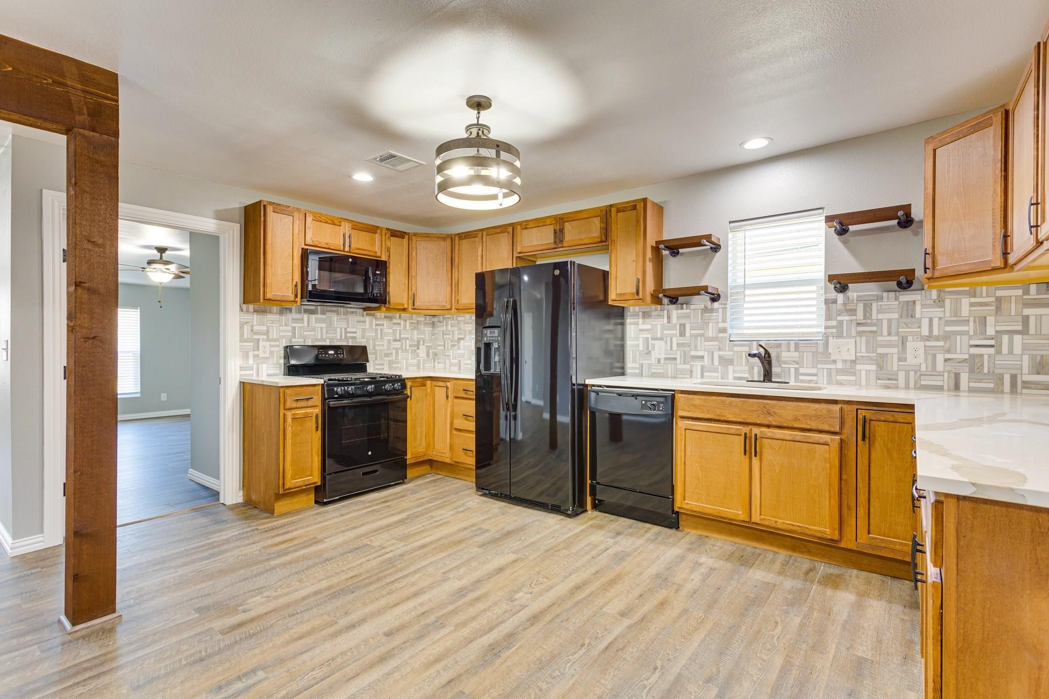 2725 Livingston Avenue Fort Worth TX 76110