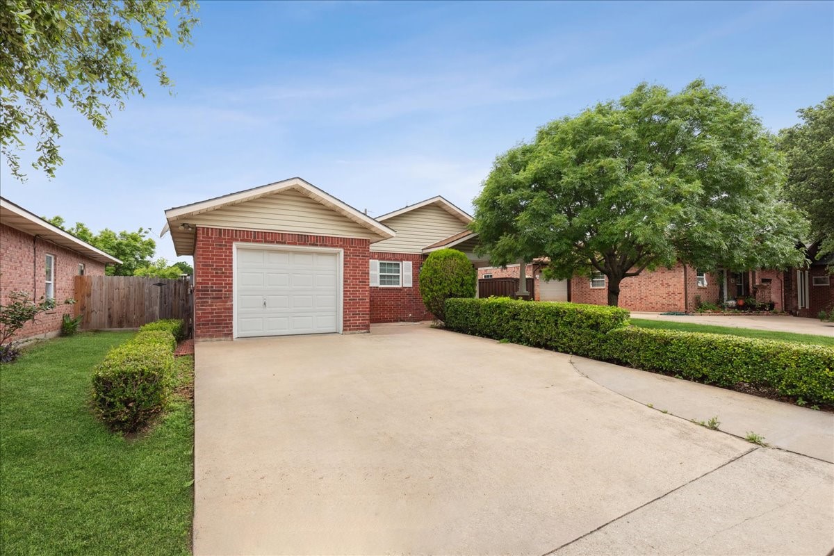 4043 Gray Oak Place Dallas TX 75212