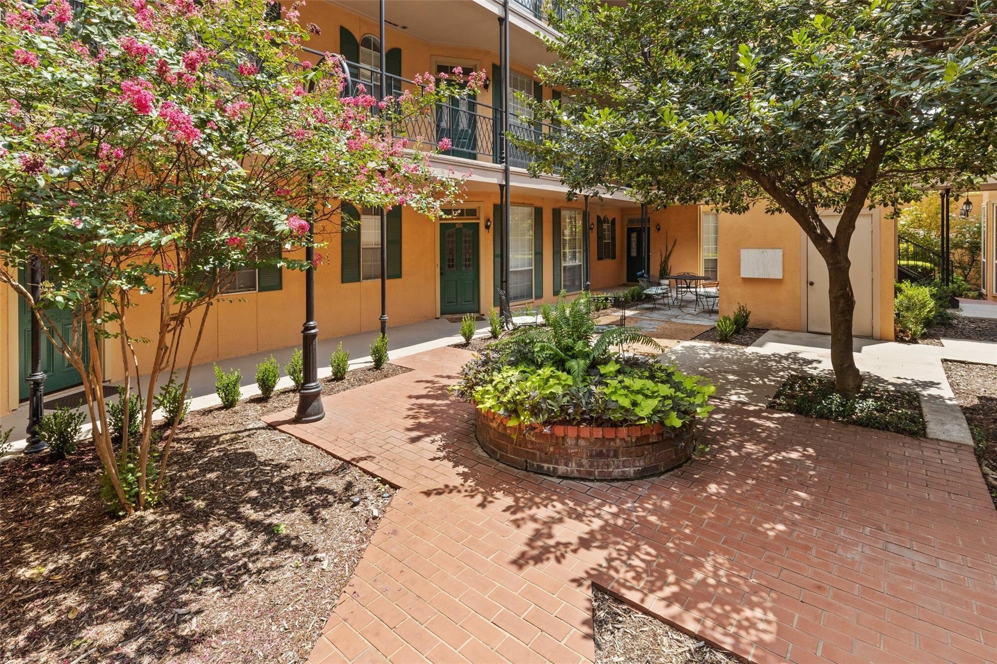 6318 Richmond Avenue Dallas TX 75214