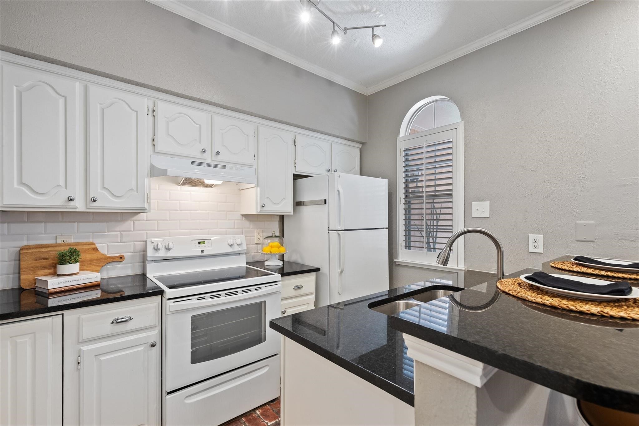 6318 Richmond Avenue Dallas TX 75214