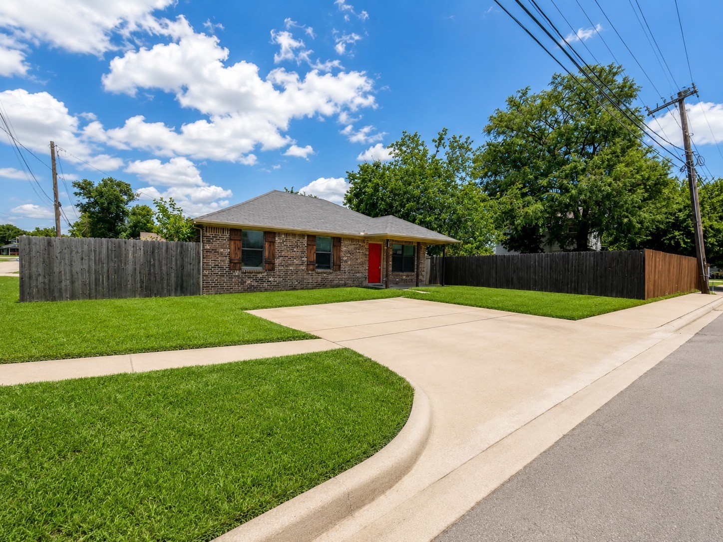 203 W Willow Street Sanger TX 76266