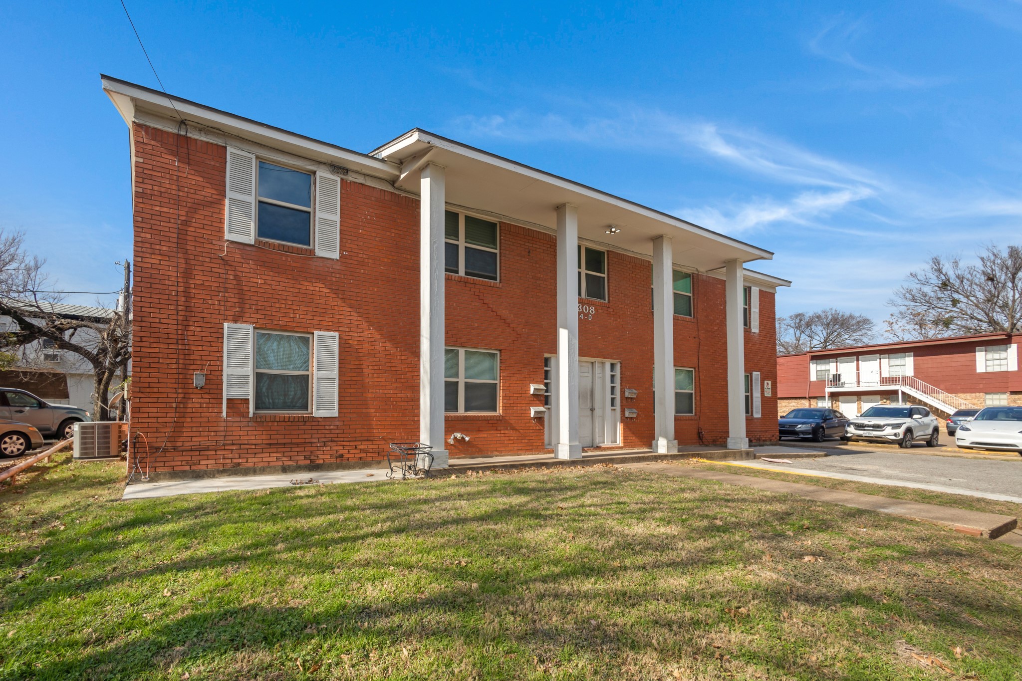 308 College Street Arlington TX 76010
