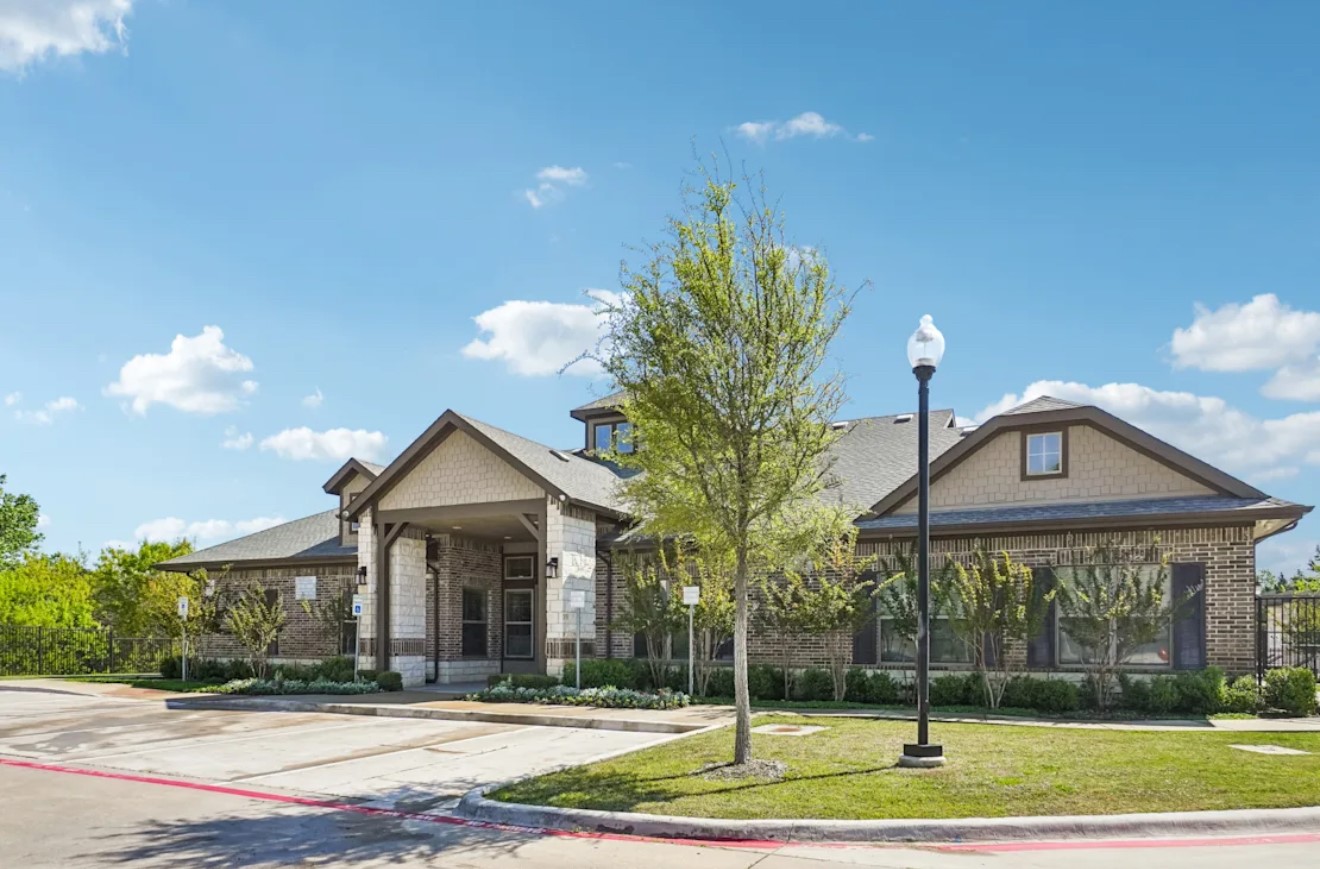 8200 Clarksprings Drive Dallas TX 75236