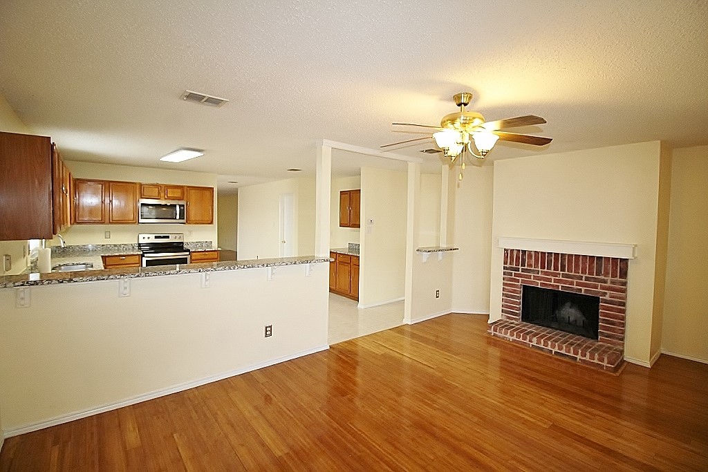 2936 Santa Sabina Drive Grand Prairie TX 75052