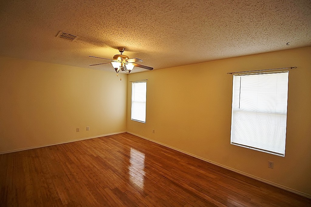 2936 Santa Sabina Drive Grand Prairie TX 75052