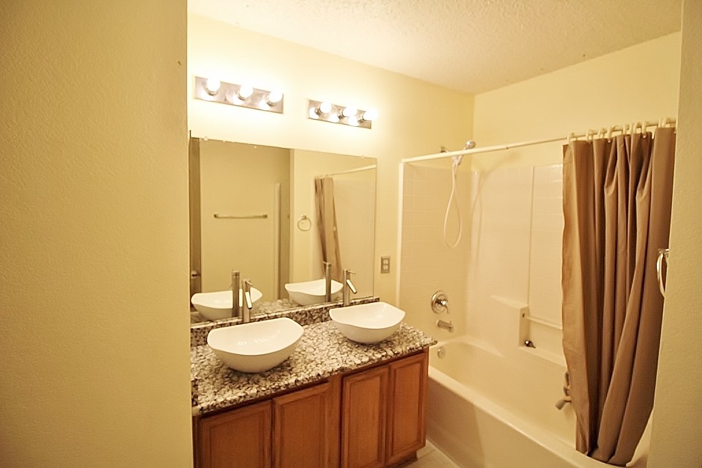 2936 Santa Sabina Drive Grand Prairie TX 75052
