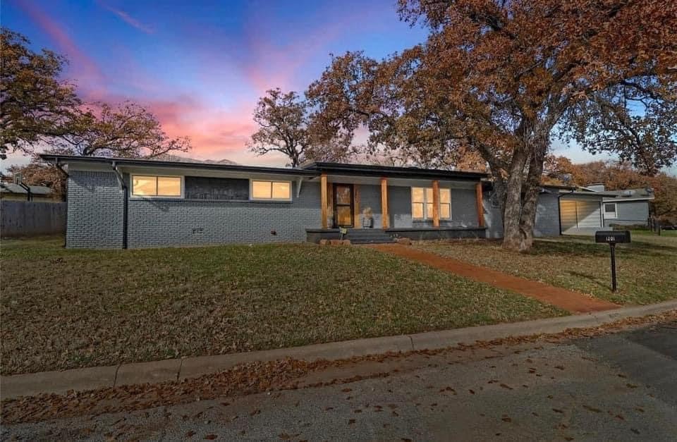 1201 NW 6th Avenue Mineral Wells TX 76067
