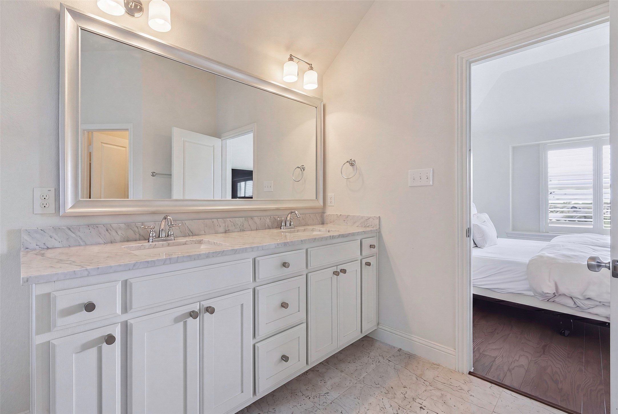 536 Inwood Street Benbrook TX 76126