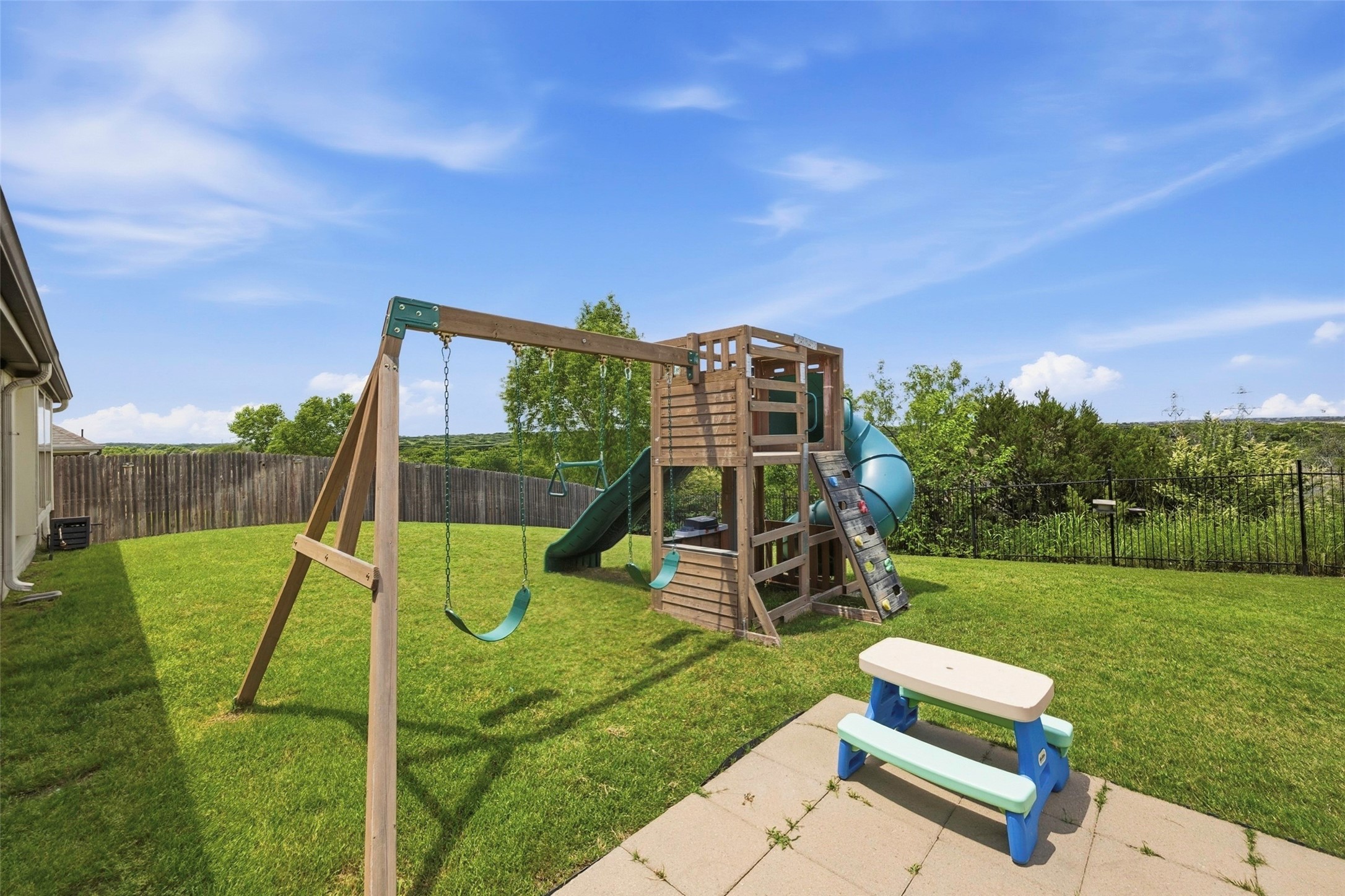 536 Inwood Street Benbrook TX 76126