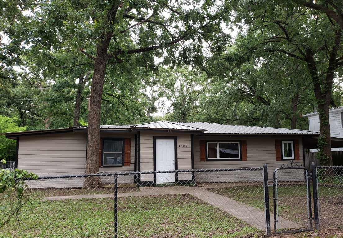 1909 Wahoo Lane West Tawakoni TX 75474