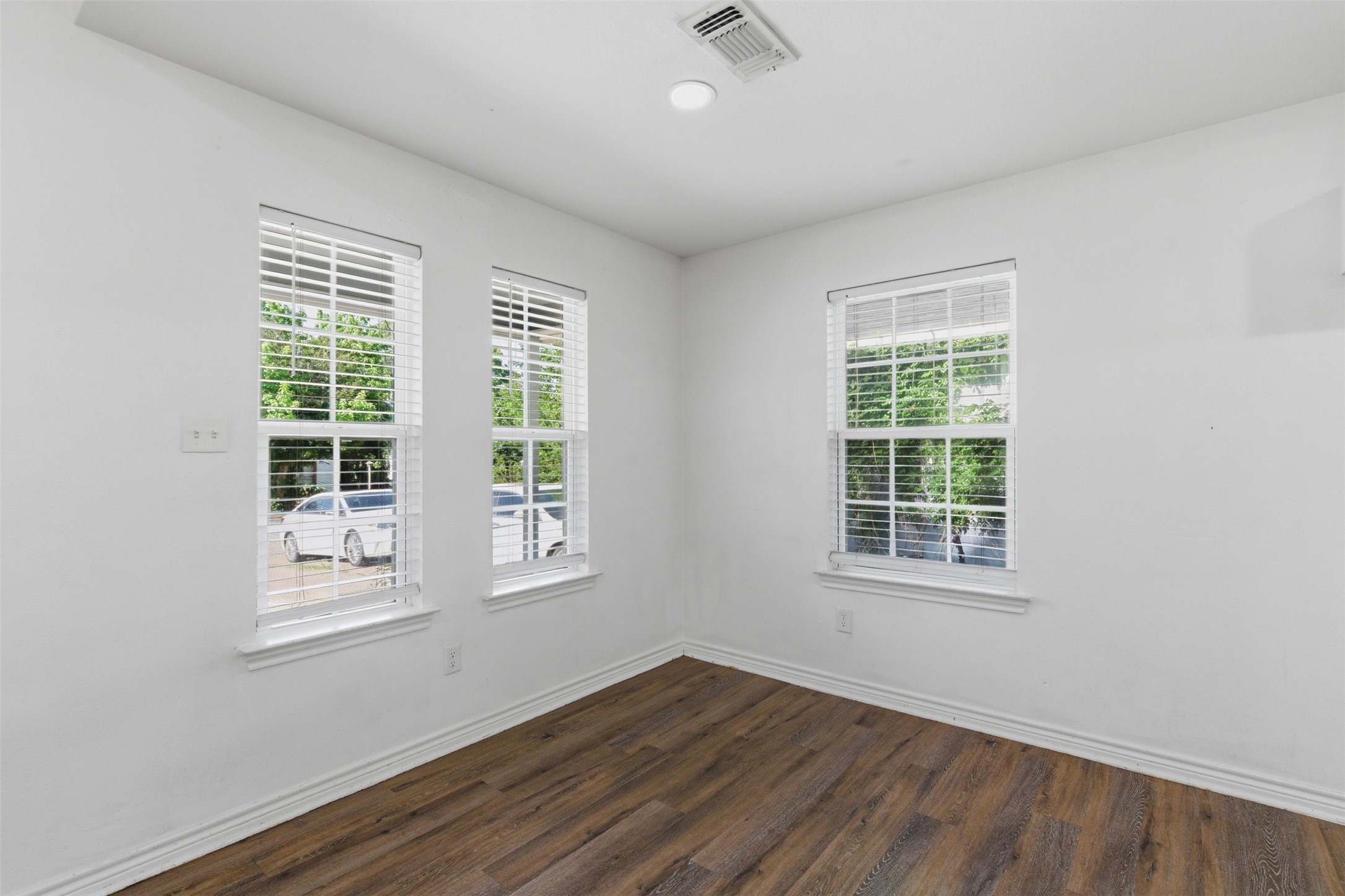521 E Sears Street Denison TX 75021