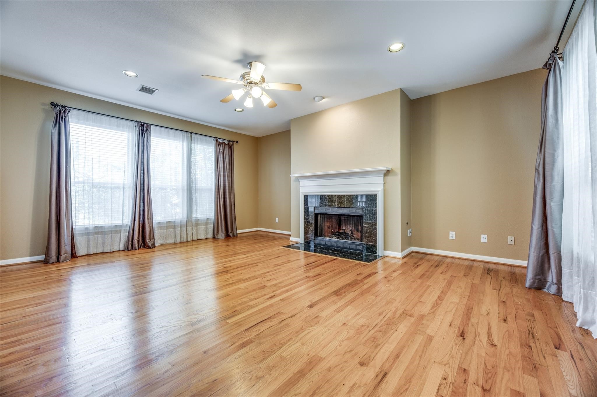 3903 Holland Avenue Dallas TX 75219