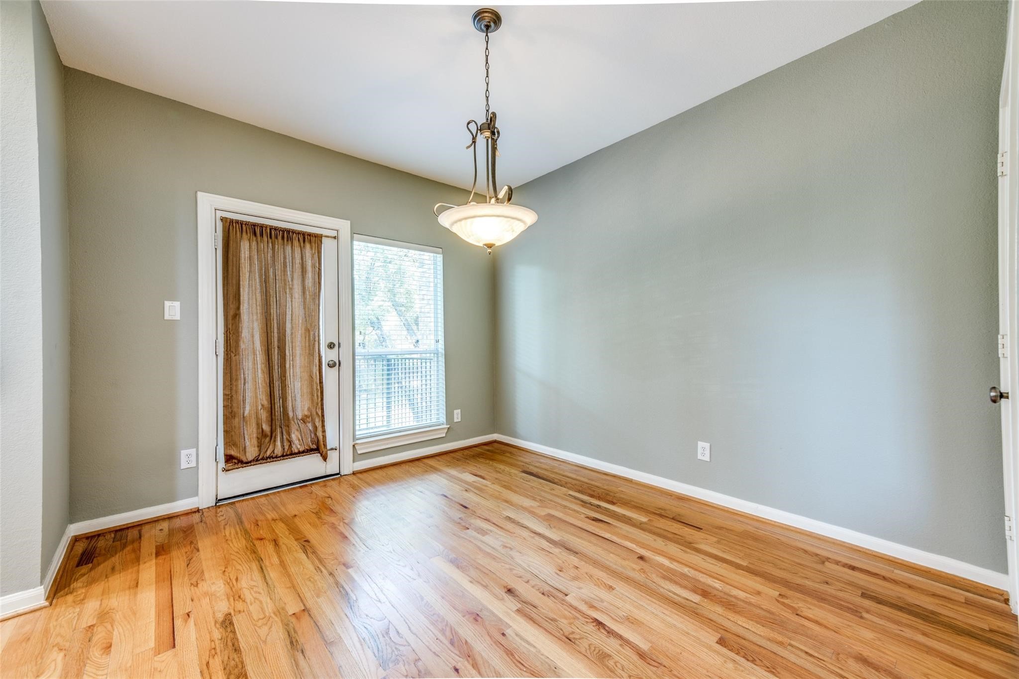3903 Holland Avenue Dallas TX 75219