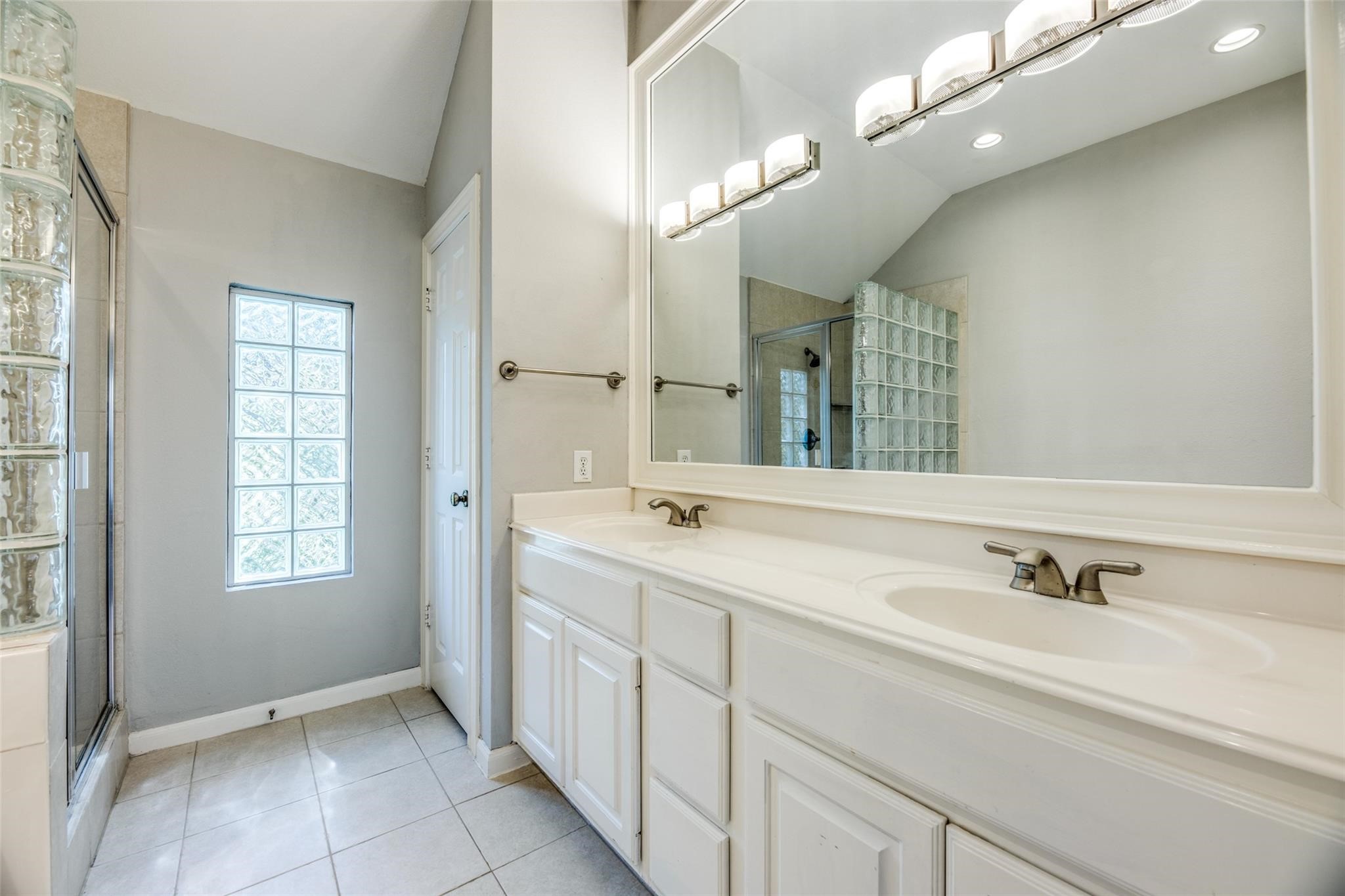 3903 Holland Avenue Dallas TX 75219