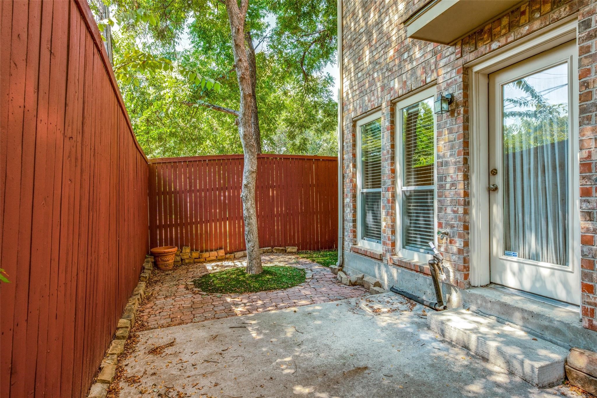 3903 Holland Avenue Dallas TX 75219