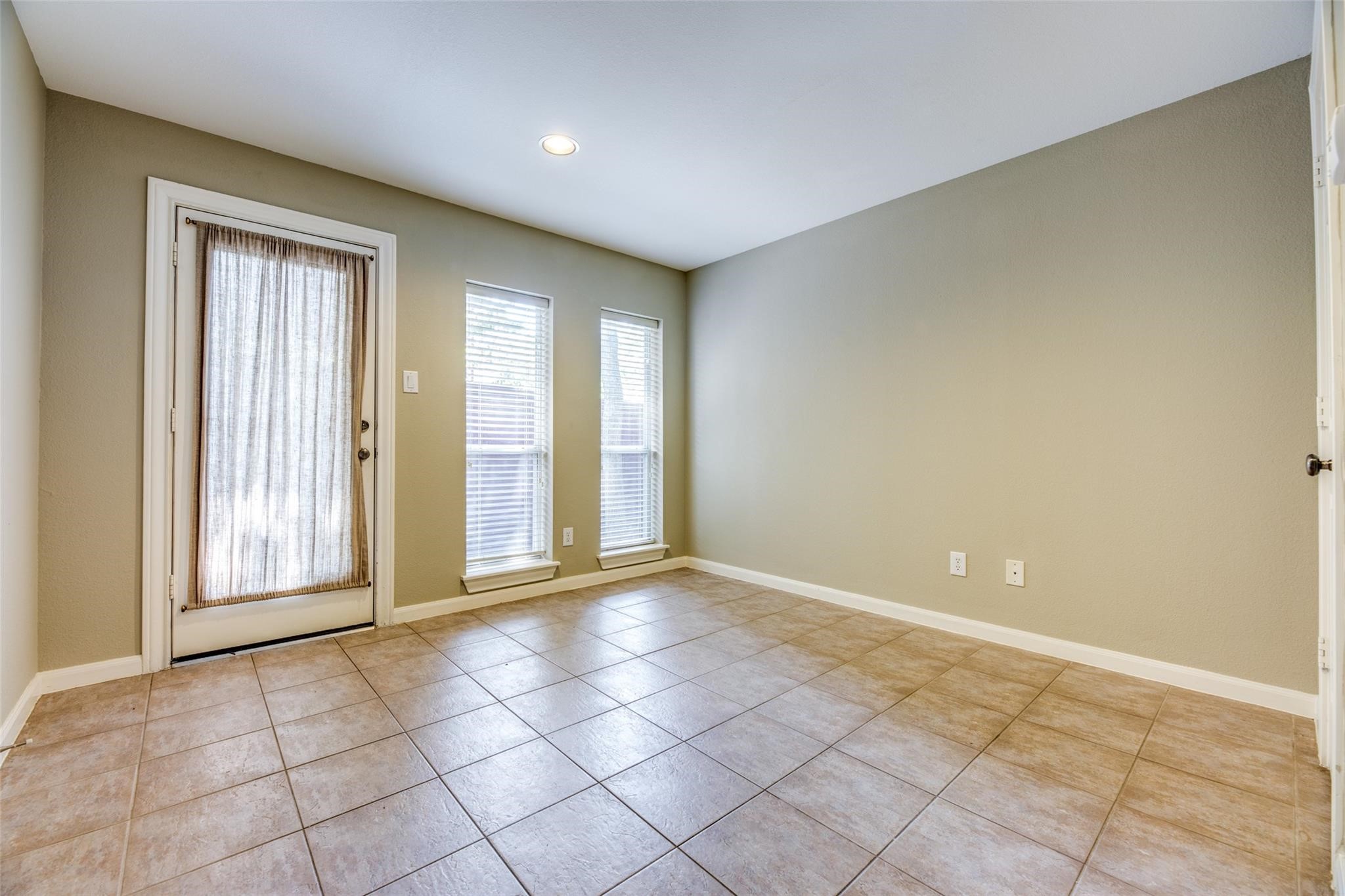 3903 Holland Avenue Dallas TX 75219