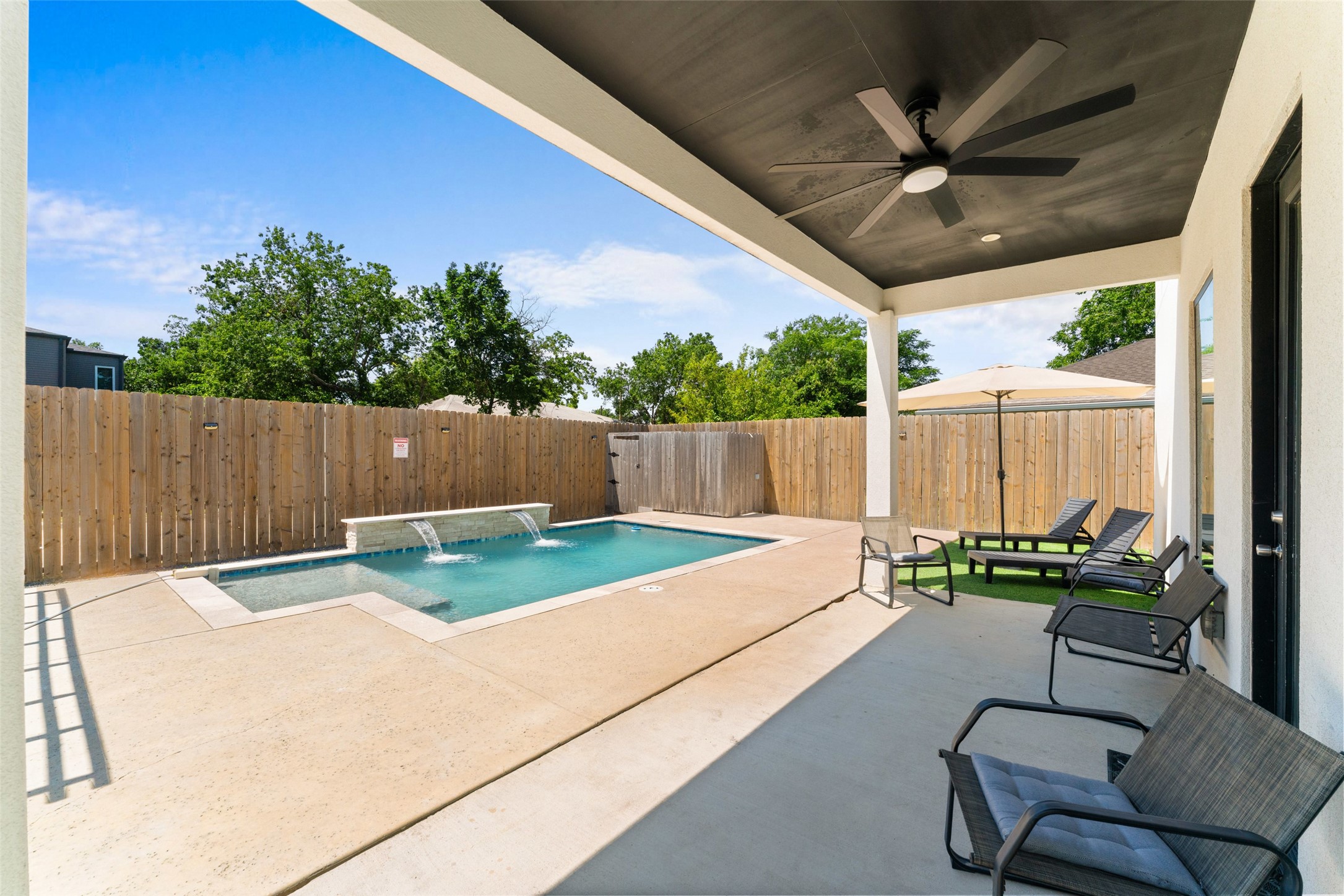 1526 Life Avenue Dallas TX 75212