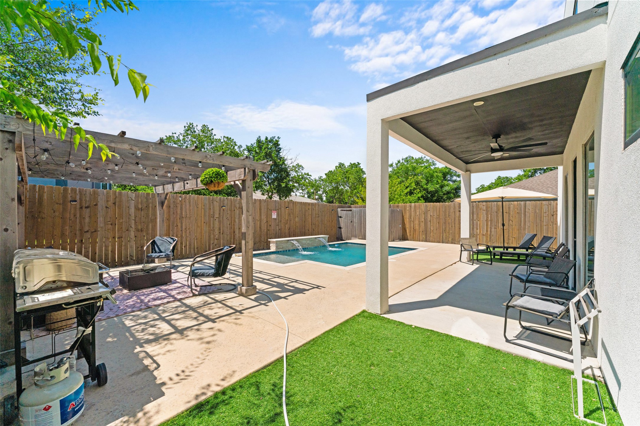 1526 Life Avenue Dallas TX 75212