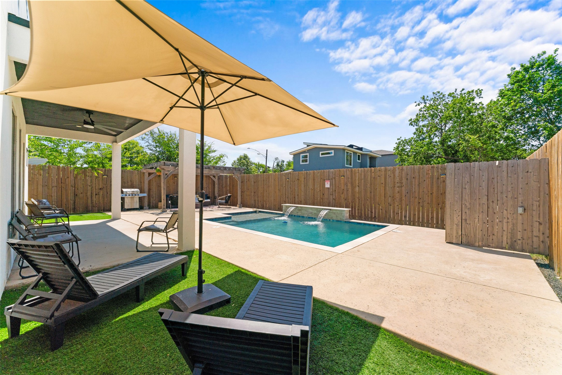 1526 Life Avenue Dallas TX 75212