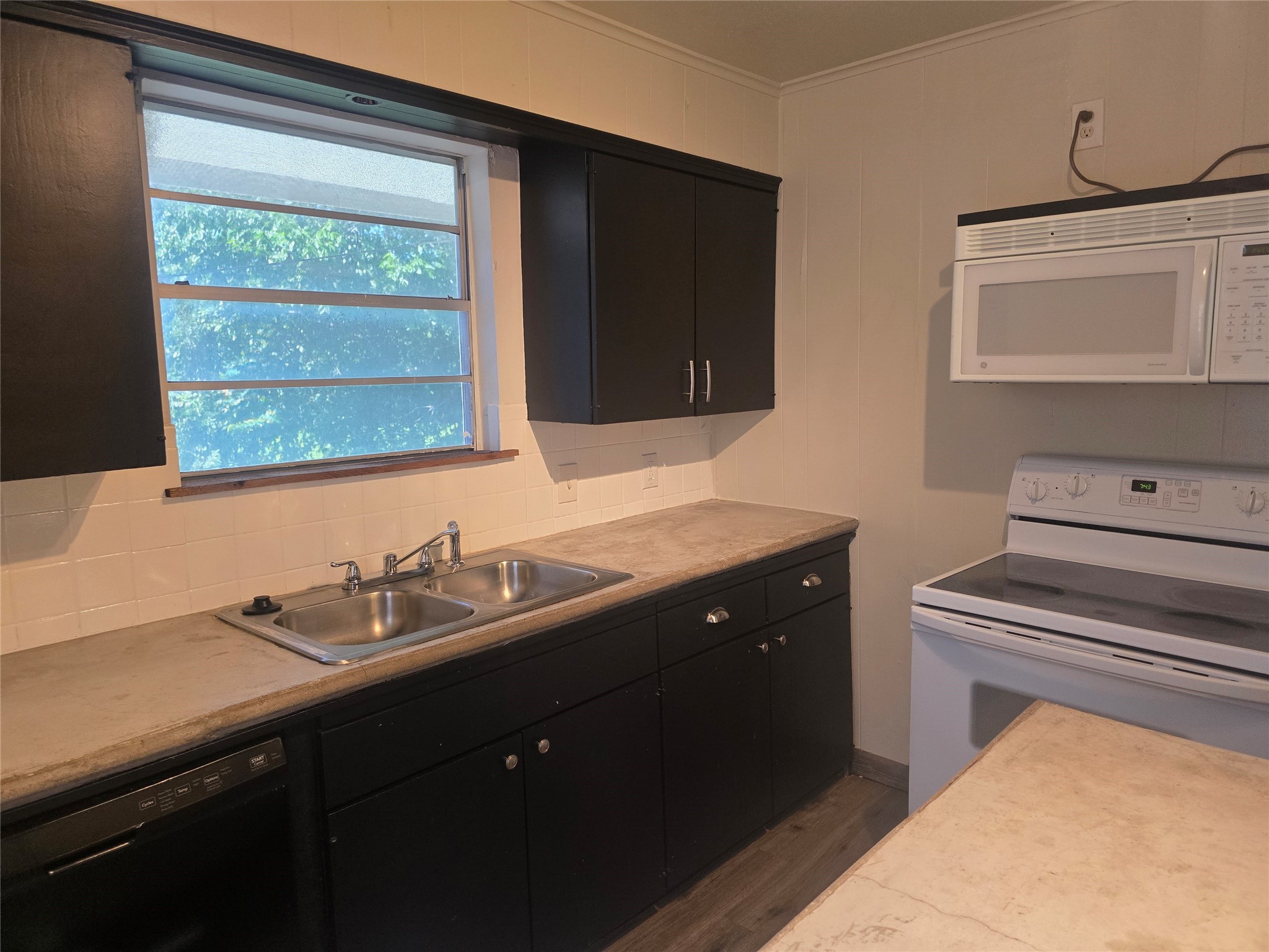 219 E 3rd Street Keene TX 76059