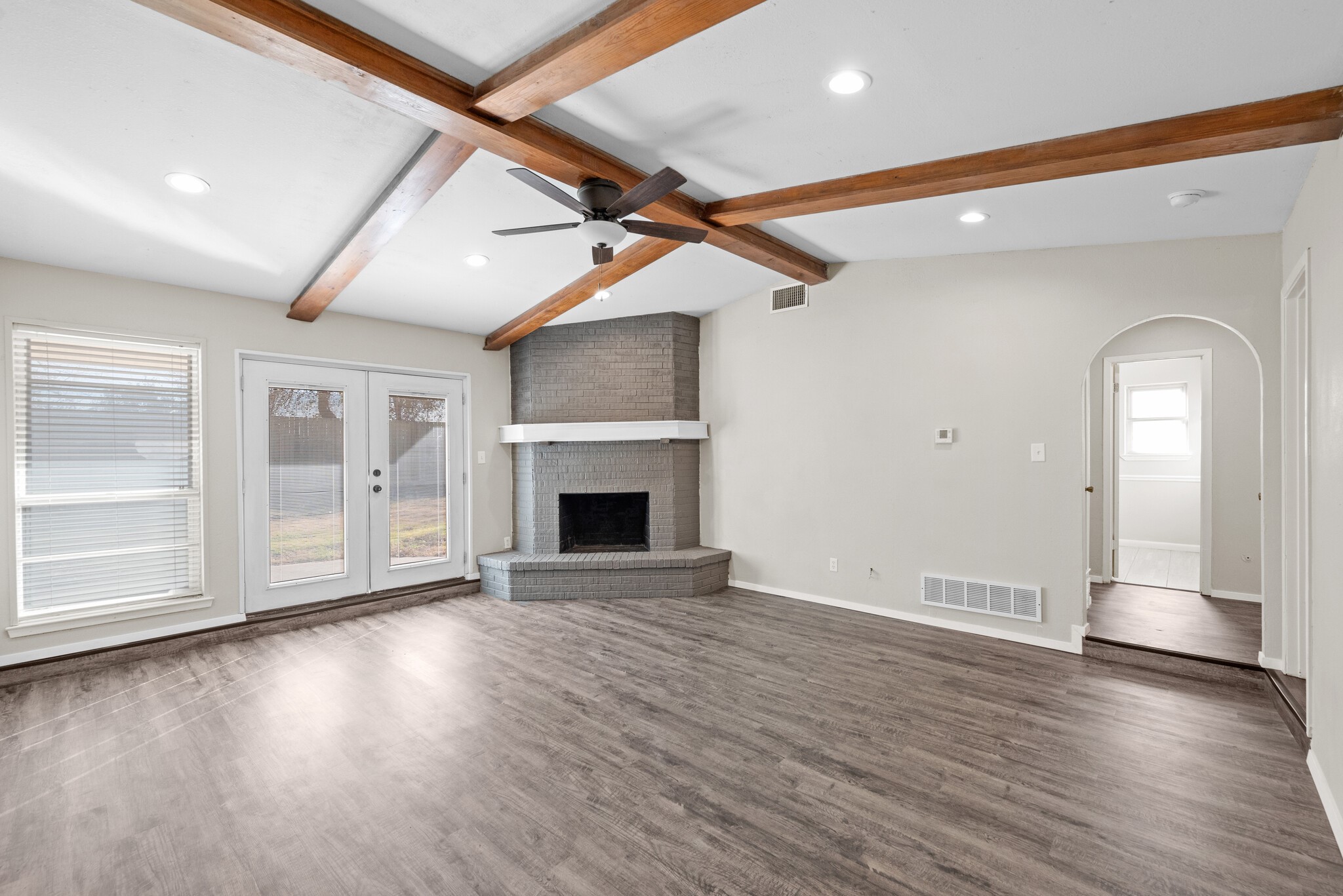 2001 San Jacinto Drive Arlington TX 76012