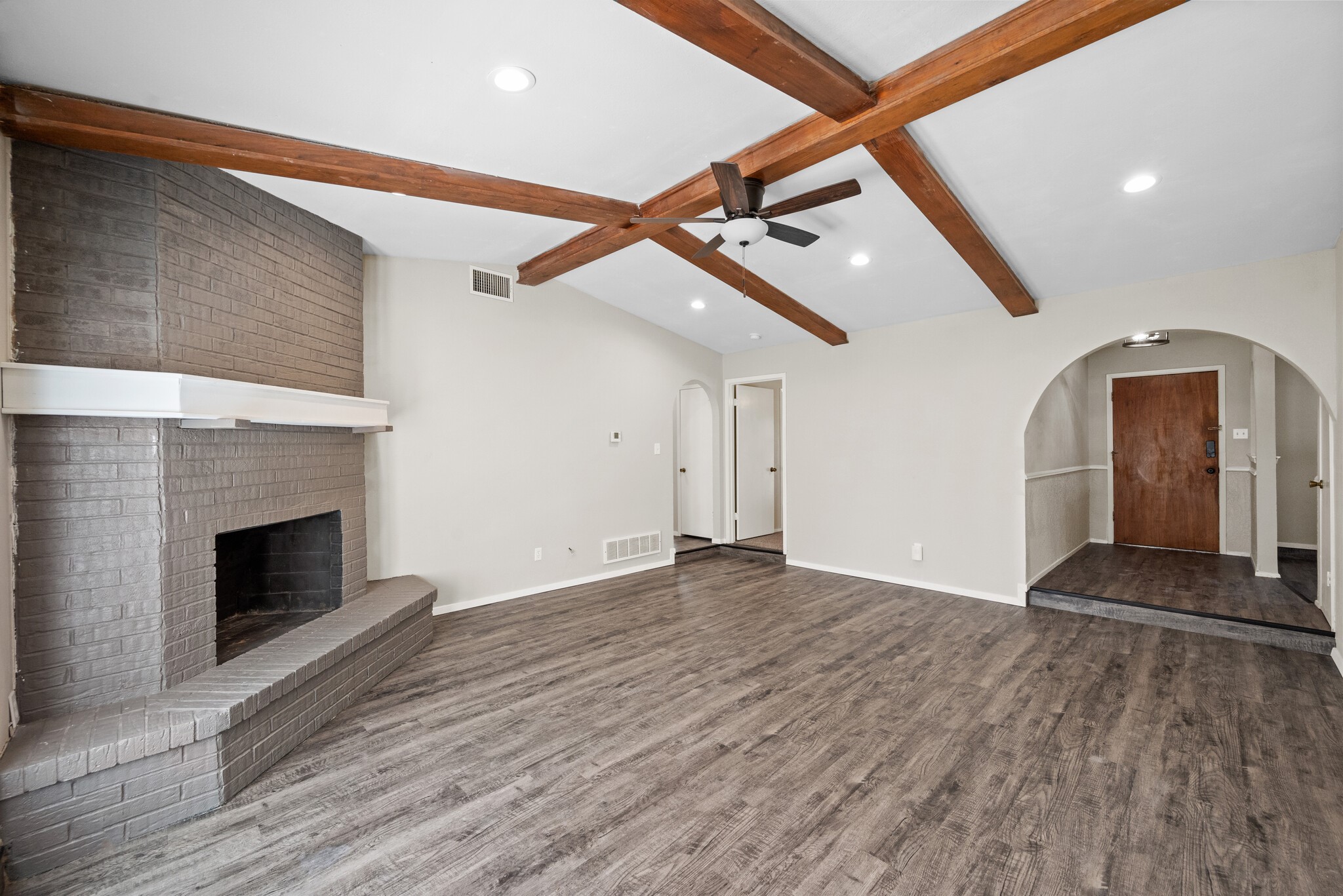 2001 San Jacinto Drive Arlington TX 76012
