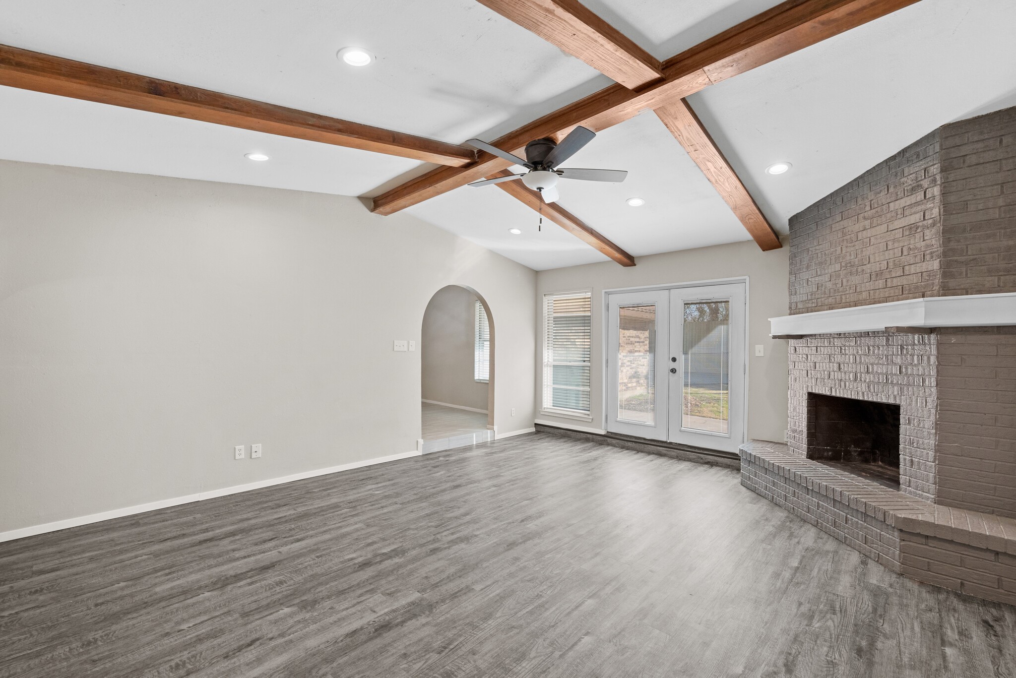 2001 San Jacinto Drive Arlington TX 76012