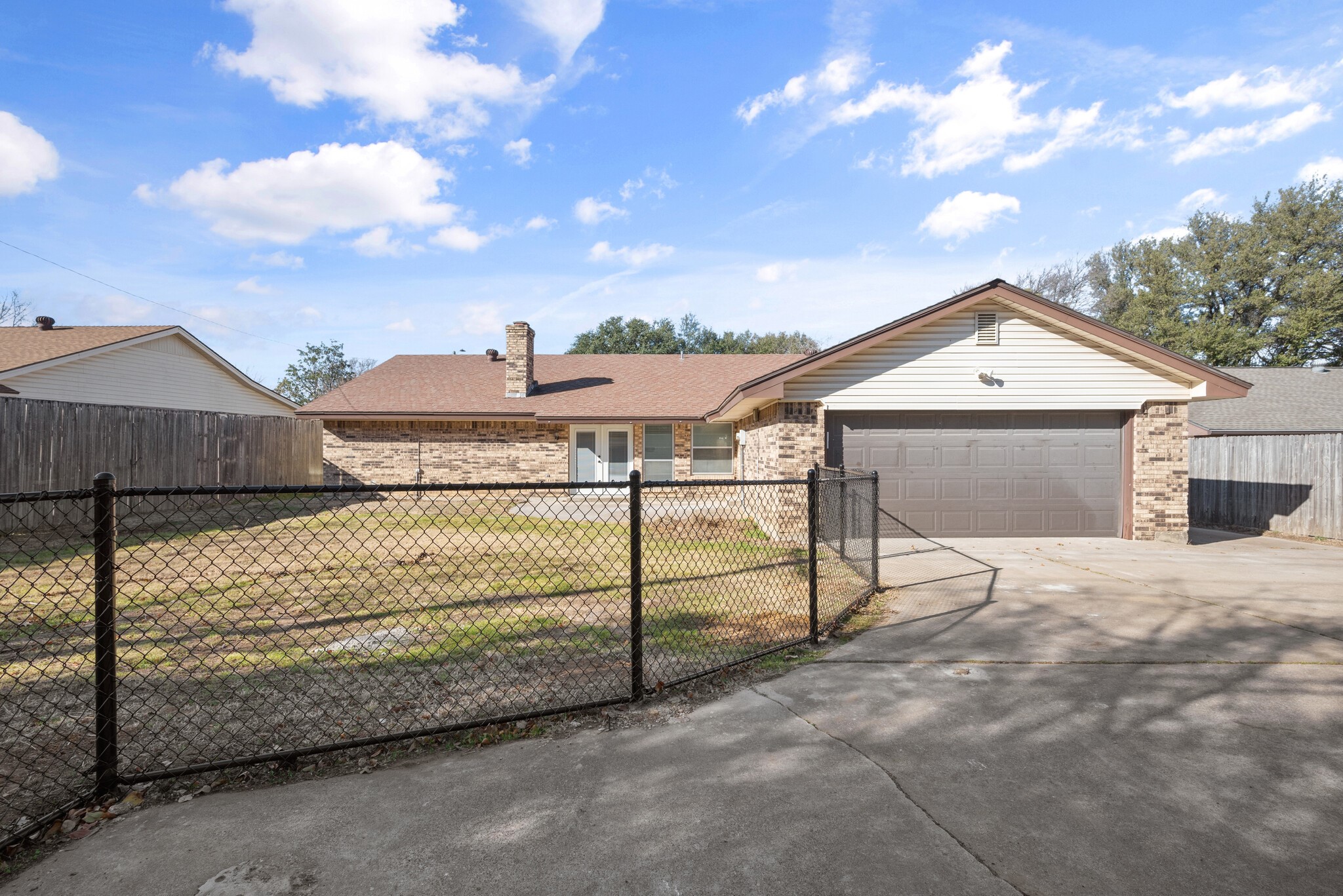 2001 San Jacinto Drive Arlington TX 76012