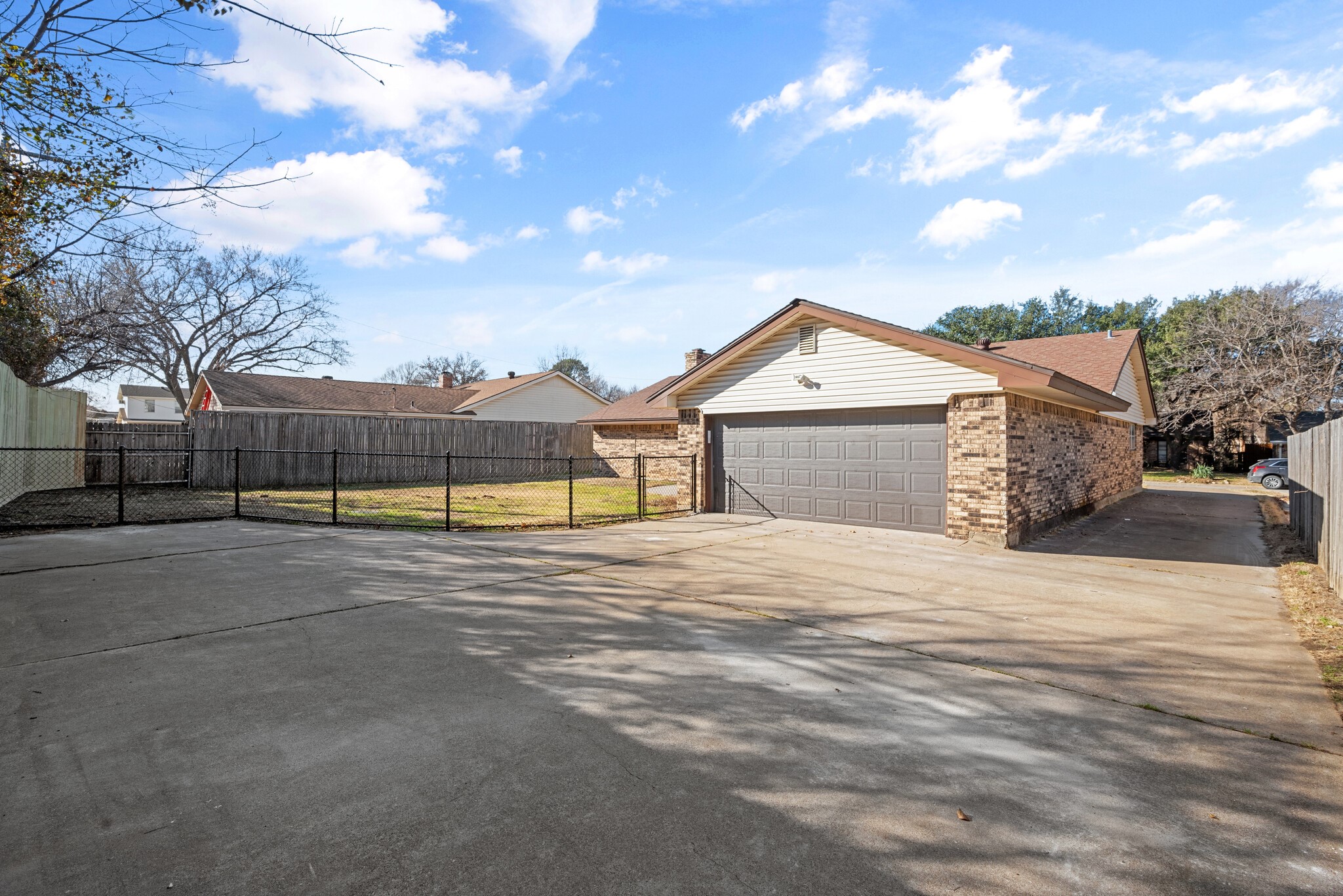 2001 San Jacinto Drive Arlington TX 76012